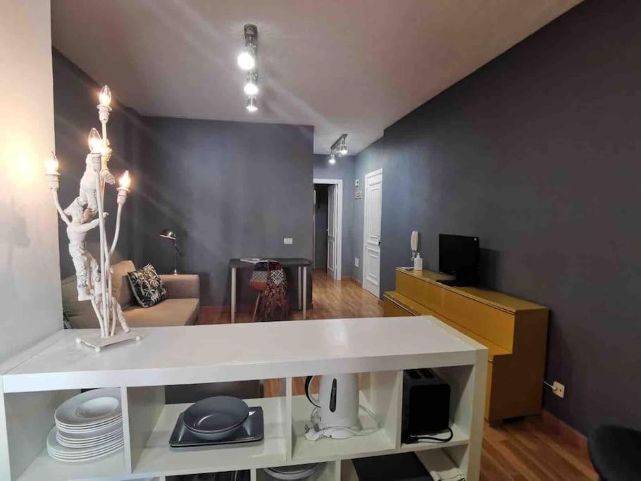 One-Bedroom Apartment photo 2