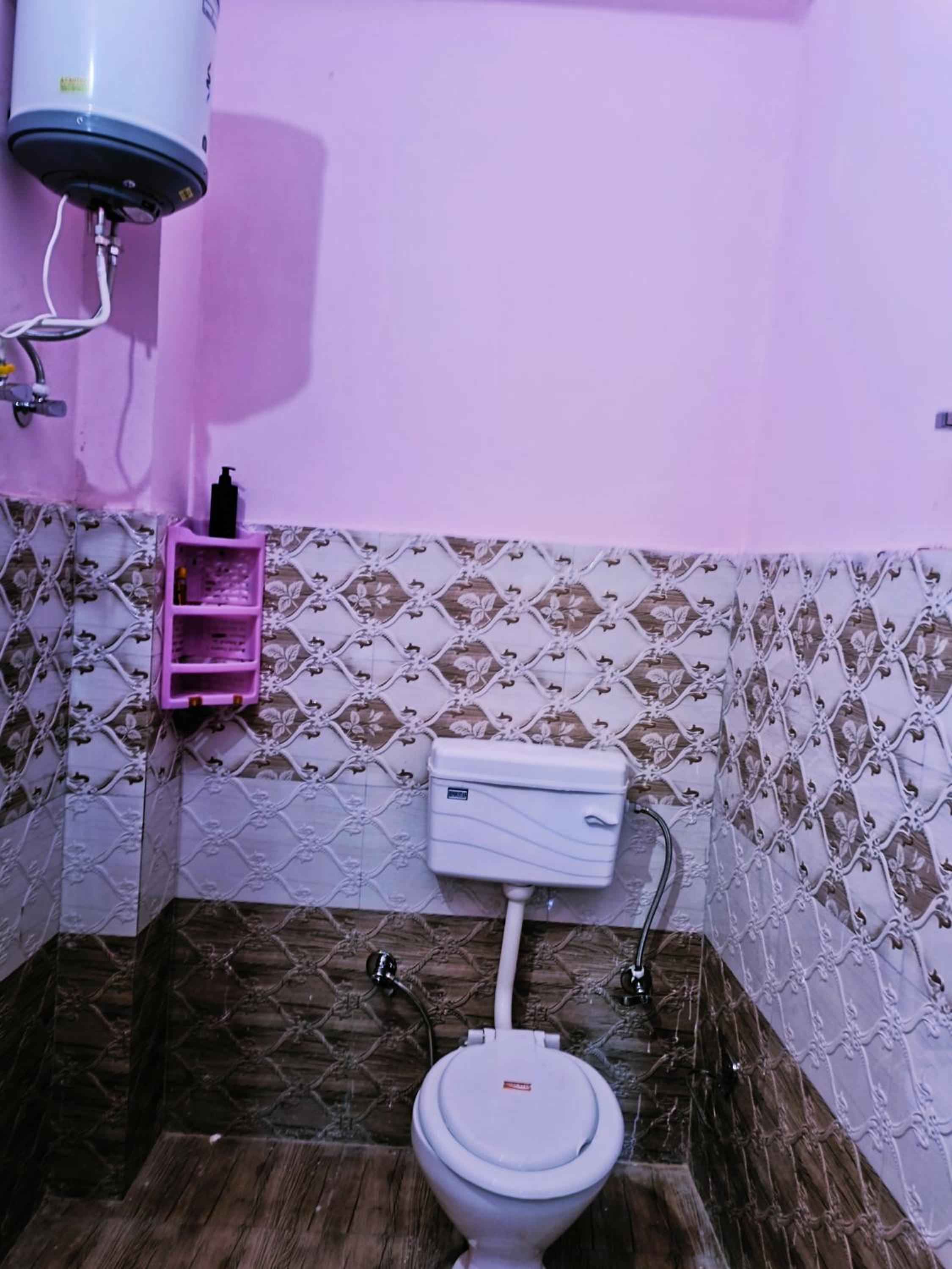 Deluxe Double Room (2 Adults + 1 Child) - Photo 5