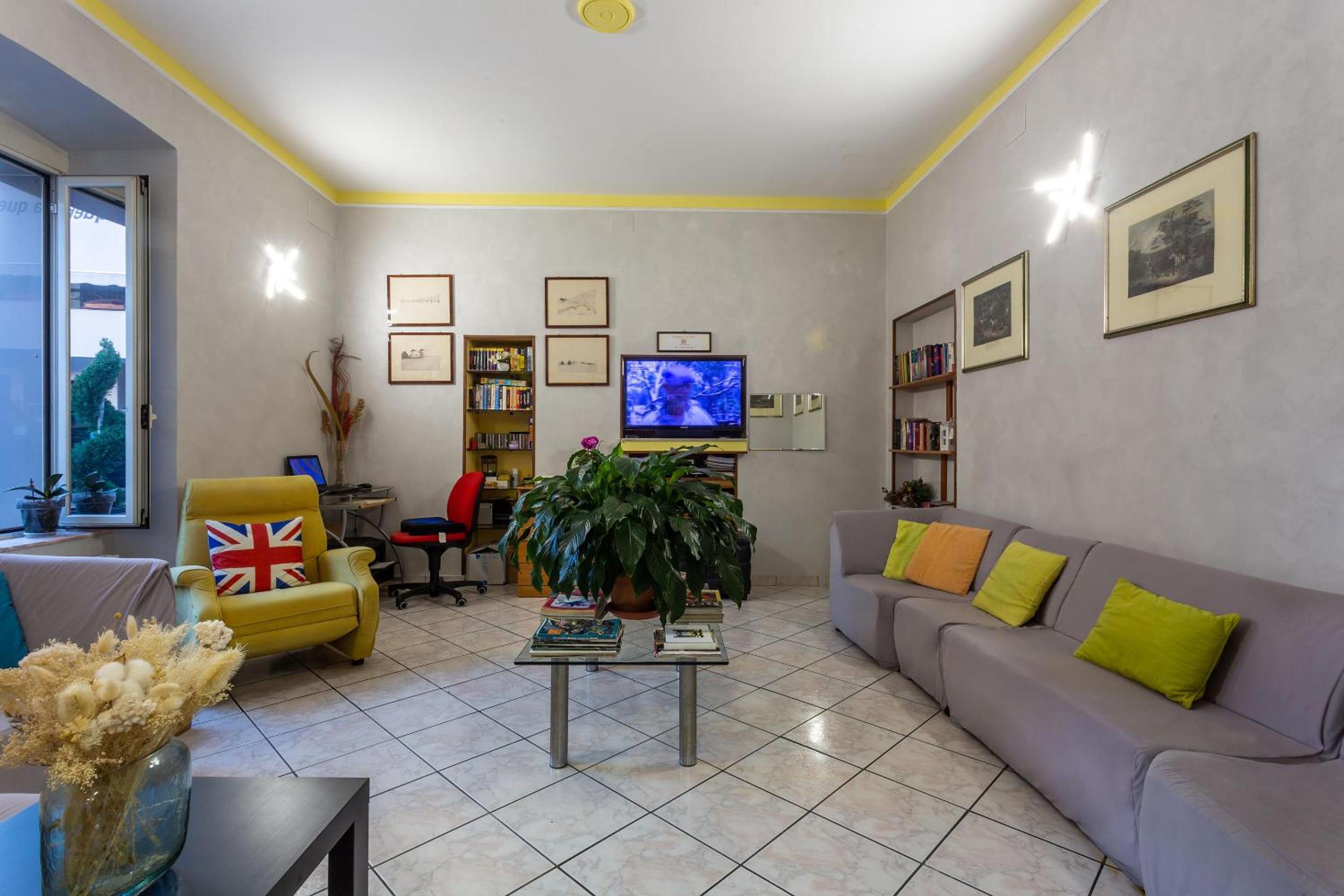 Double Room - Photo 12