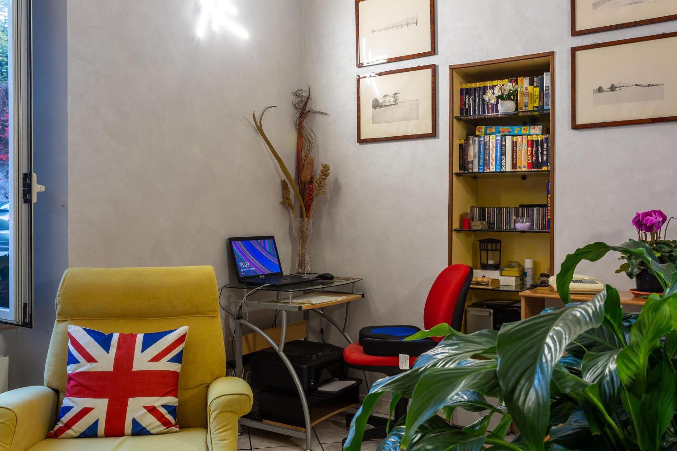 Double Room - Photo 9