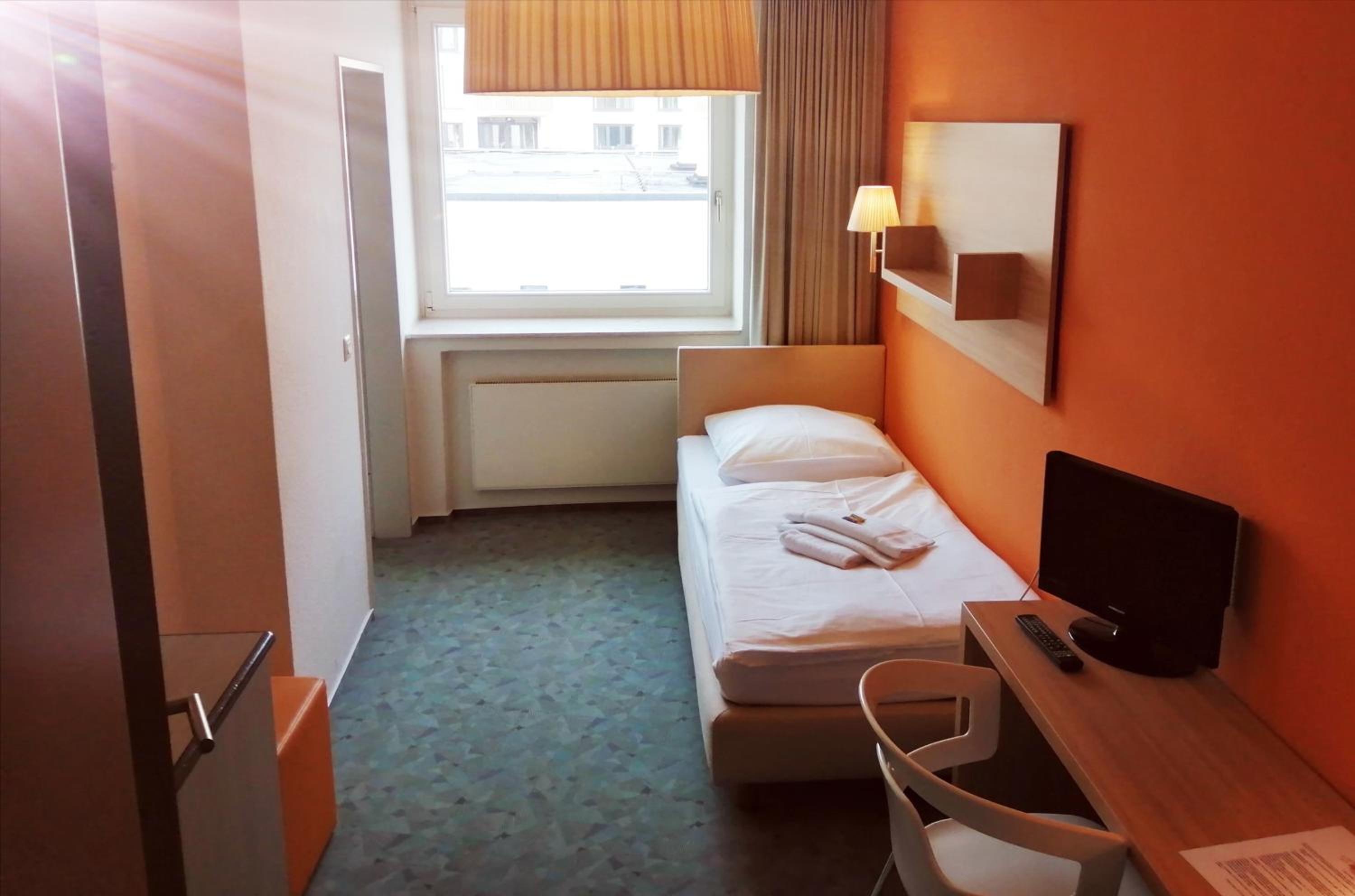 Standard Single Room - Photo 4