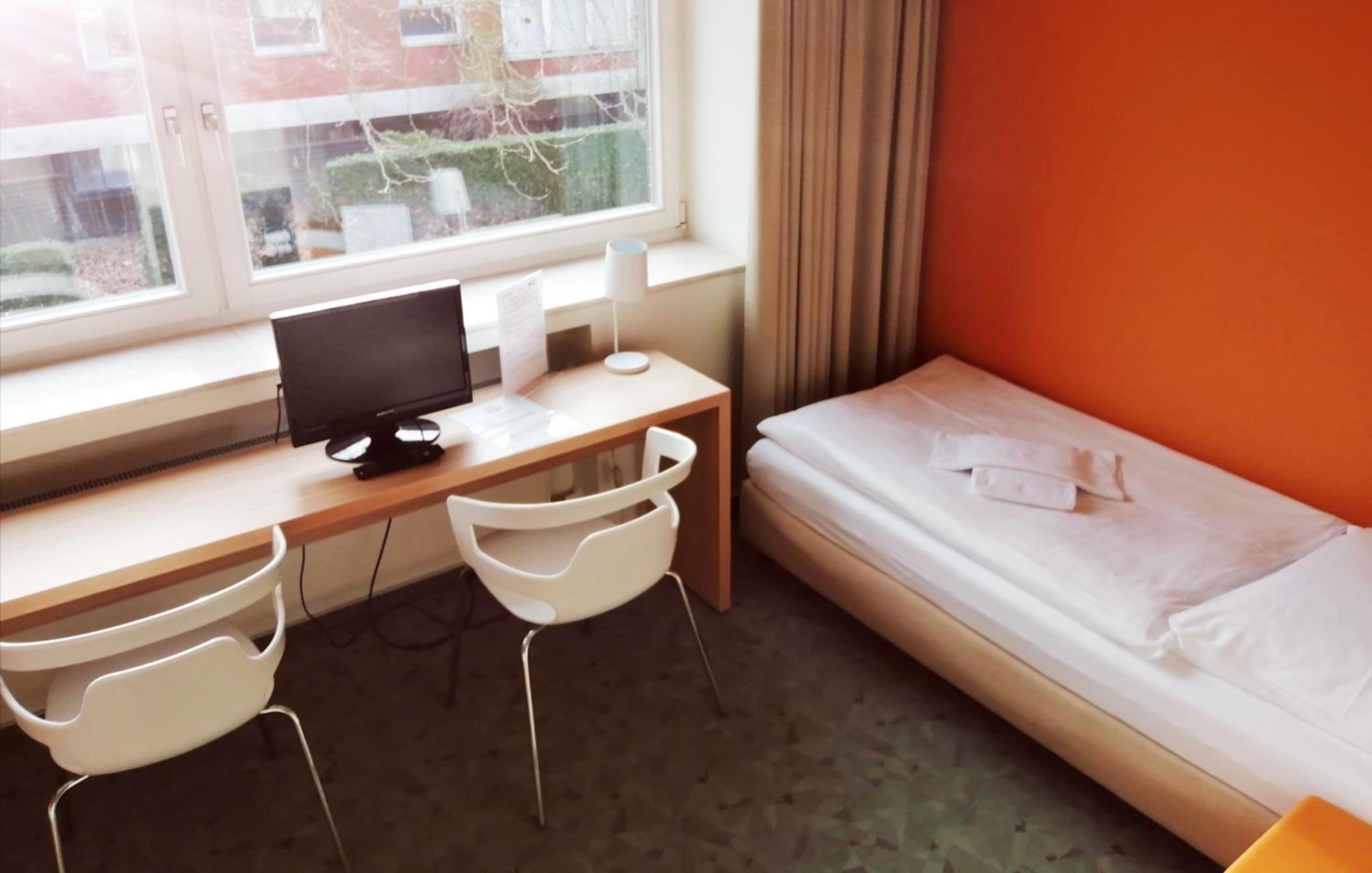 Standard Twin Room - Photo 1