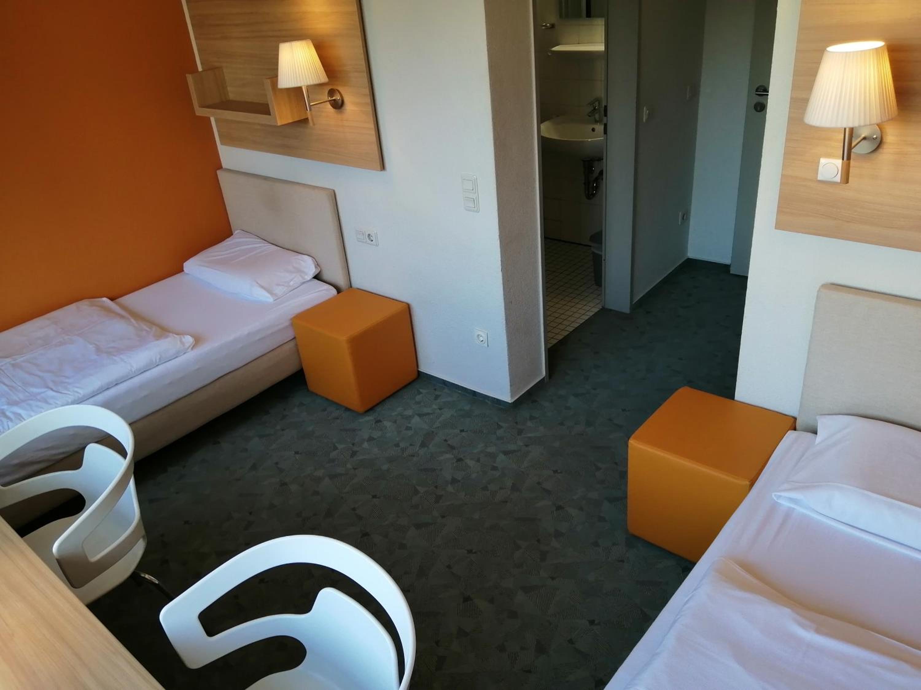 Standard Twin Room - Photo 2