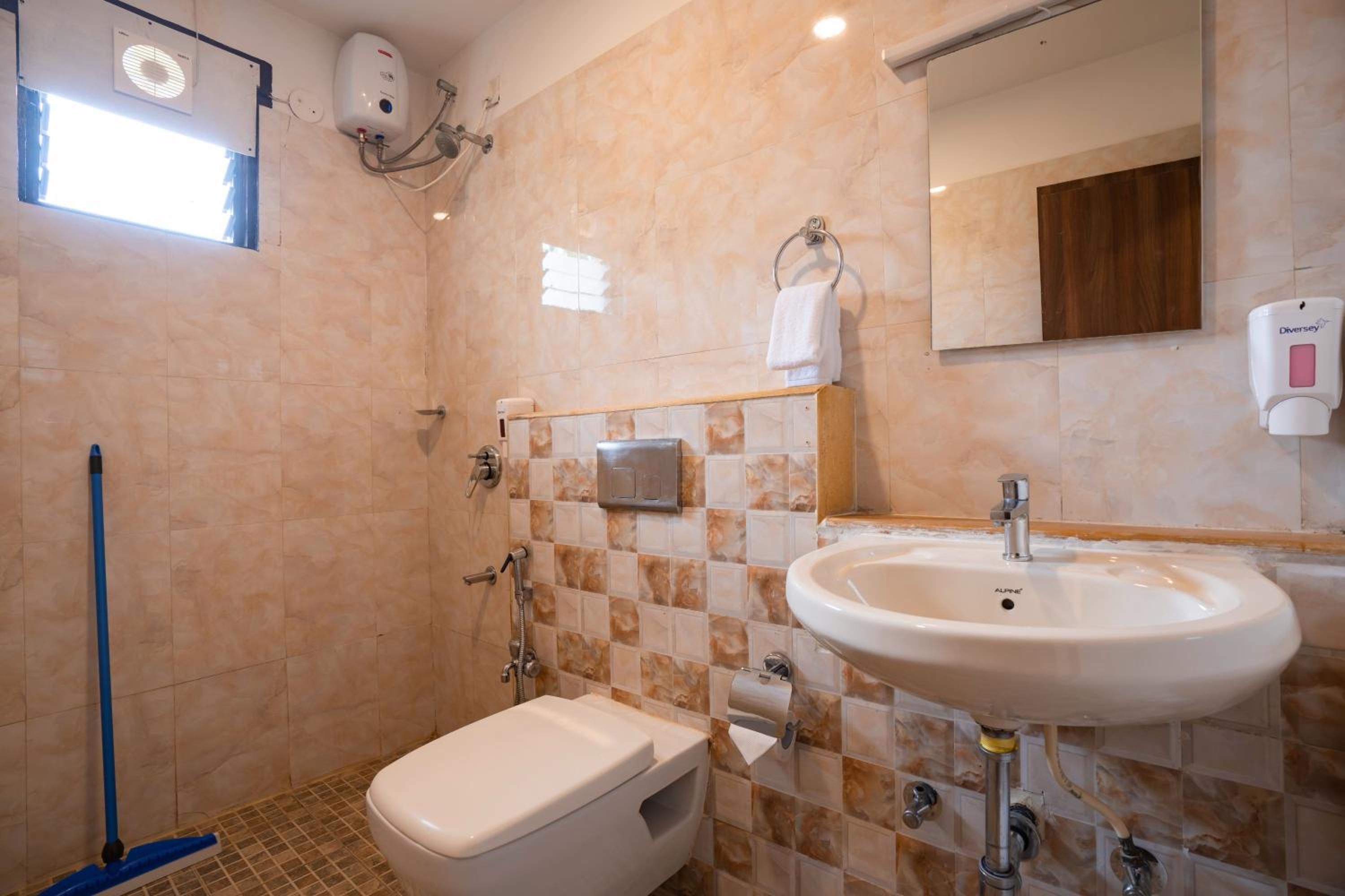 Deluxe Double AC Room with Ensuite Bathroom   - Photo 7