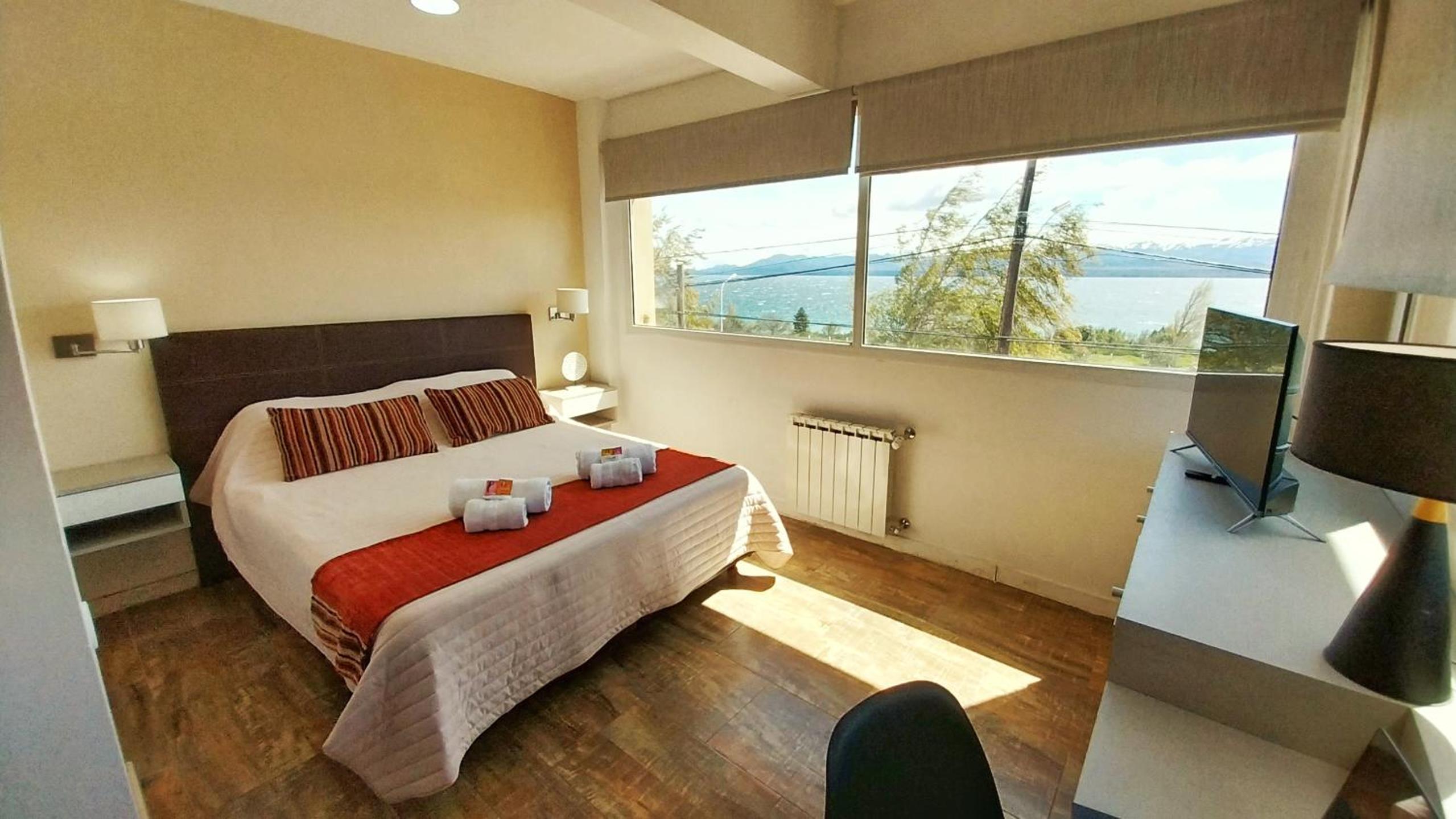 Apartment with Lake View