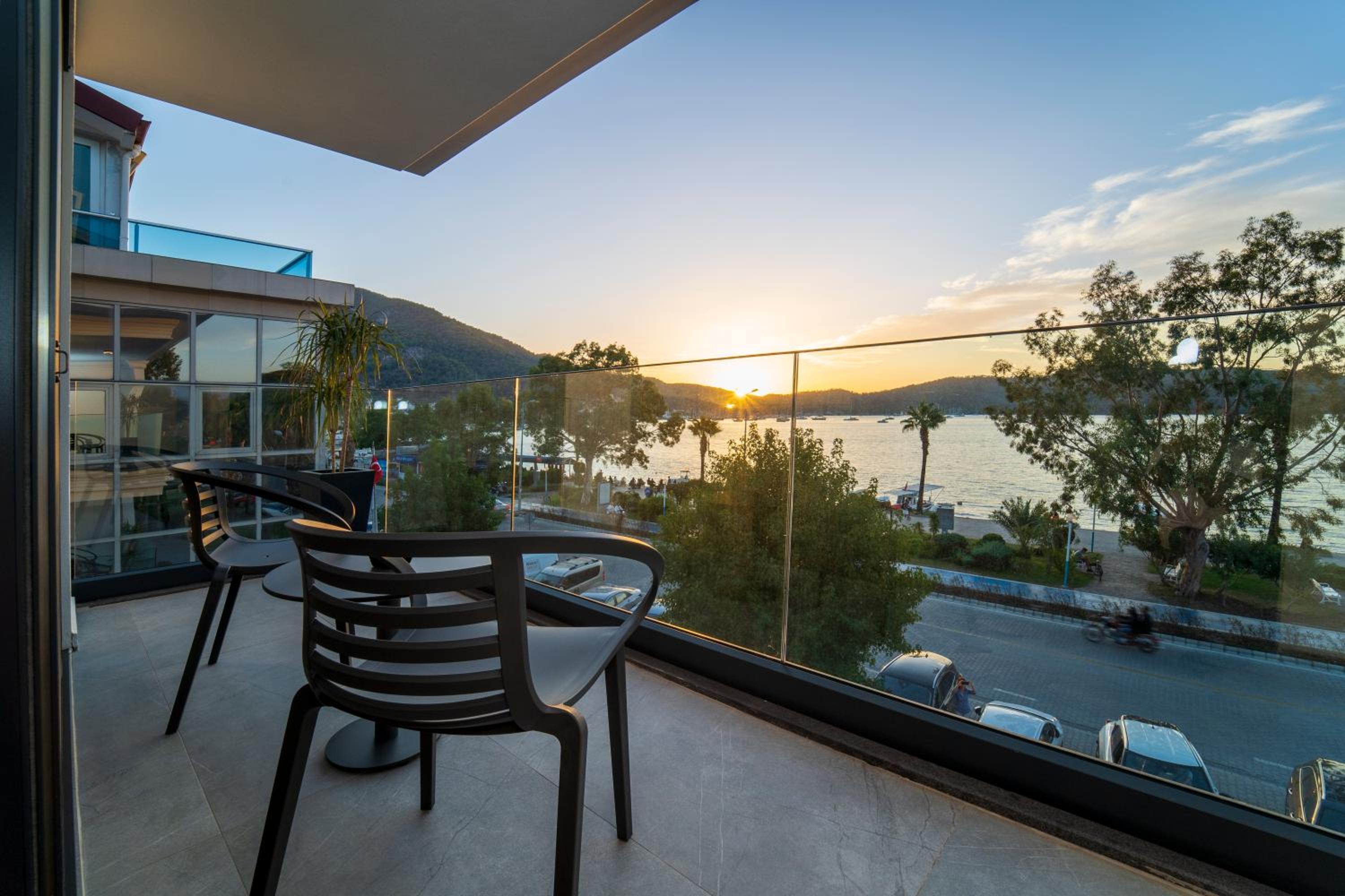 King Suite with Sea View - Photo 11