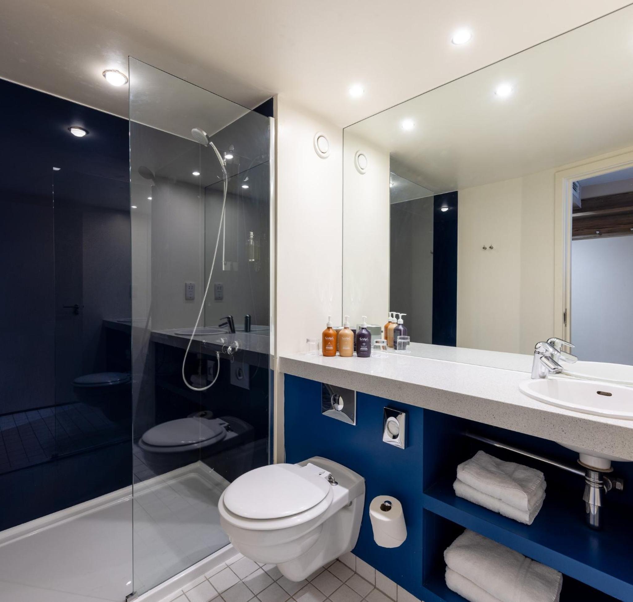 Standard Double Room - Photo 3
