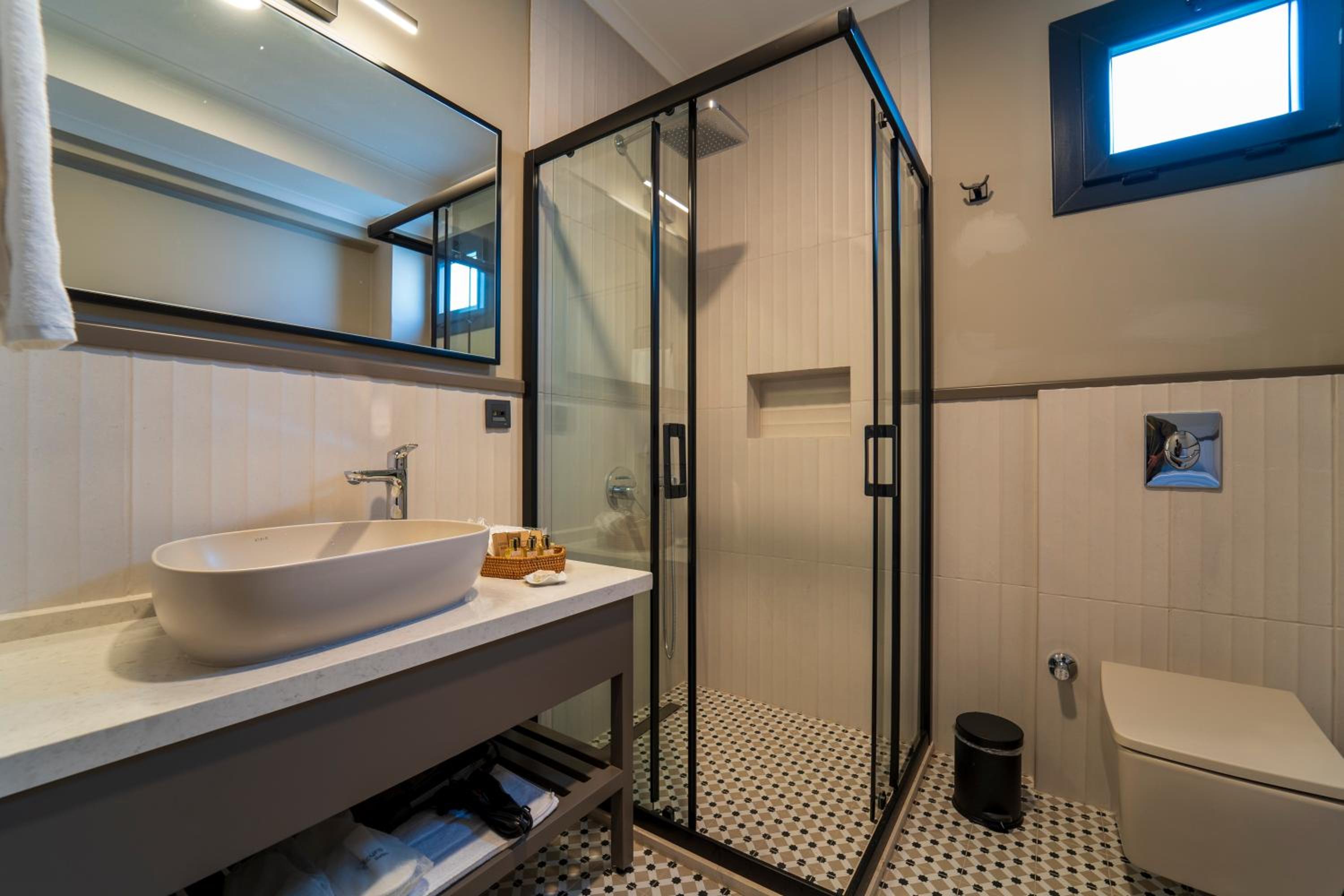 King Suite with Sea View - Photo 13