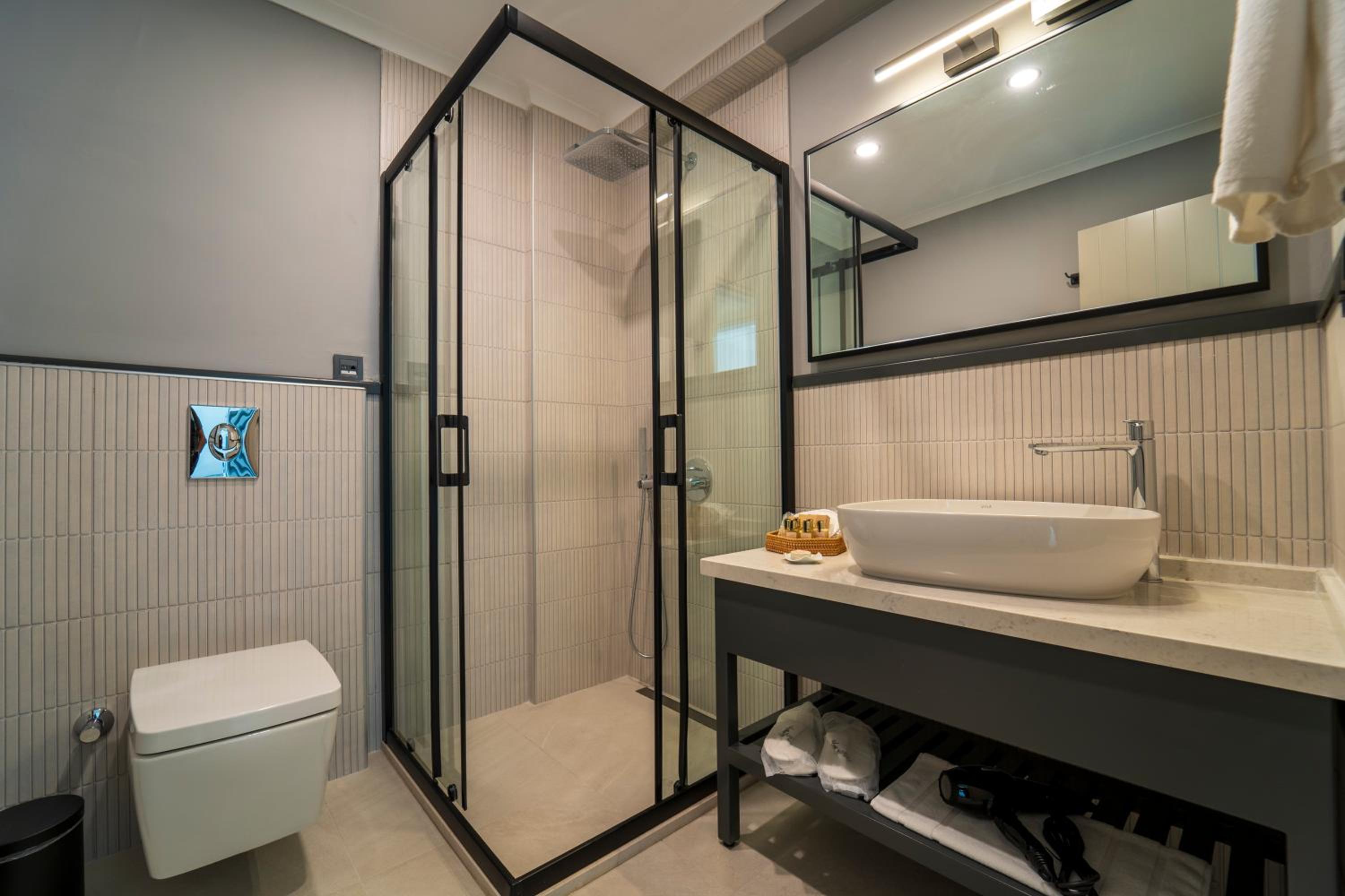 King Suite with Sea View - Photo 16