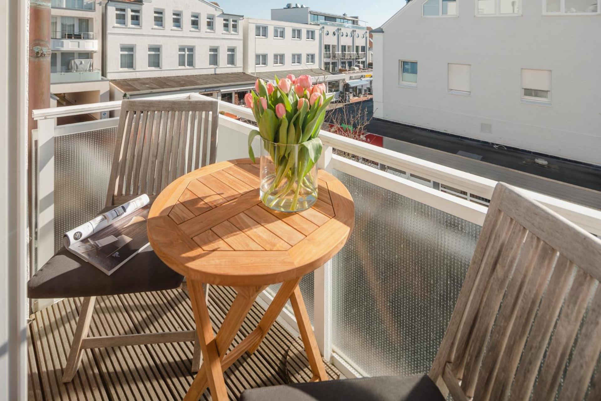 Apartment with Balcony photo 2