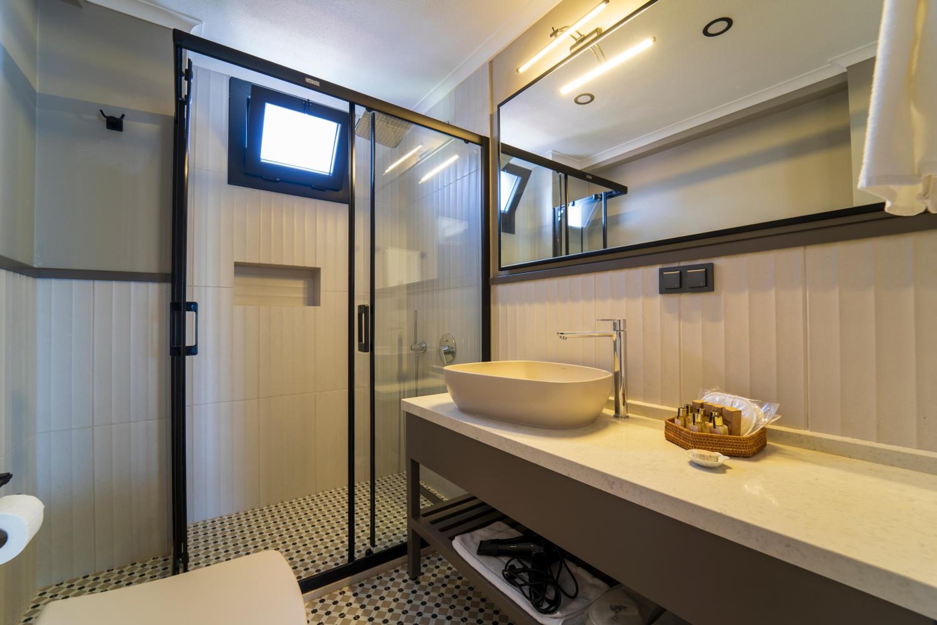 Suite with Sea View - Photo 17