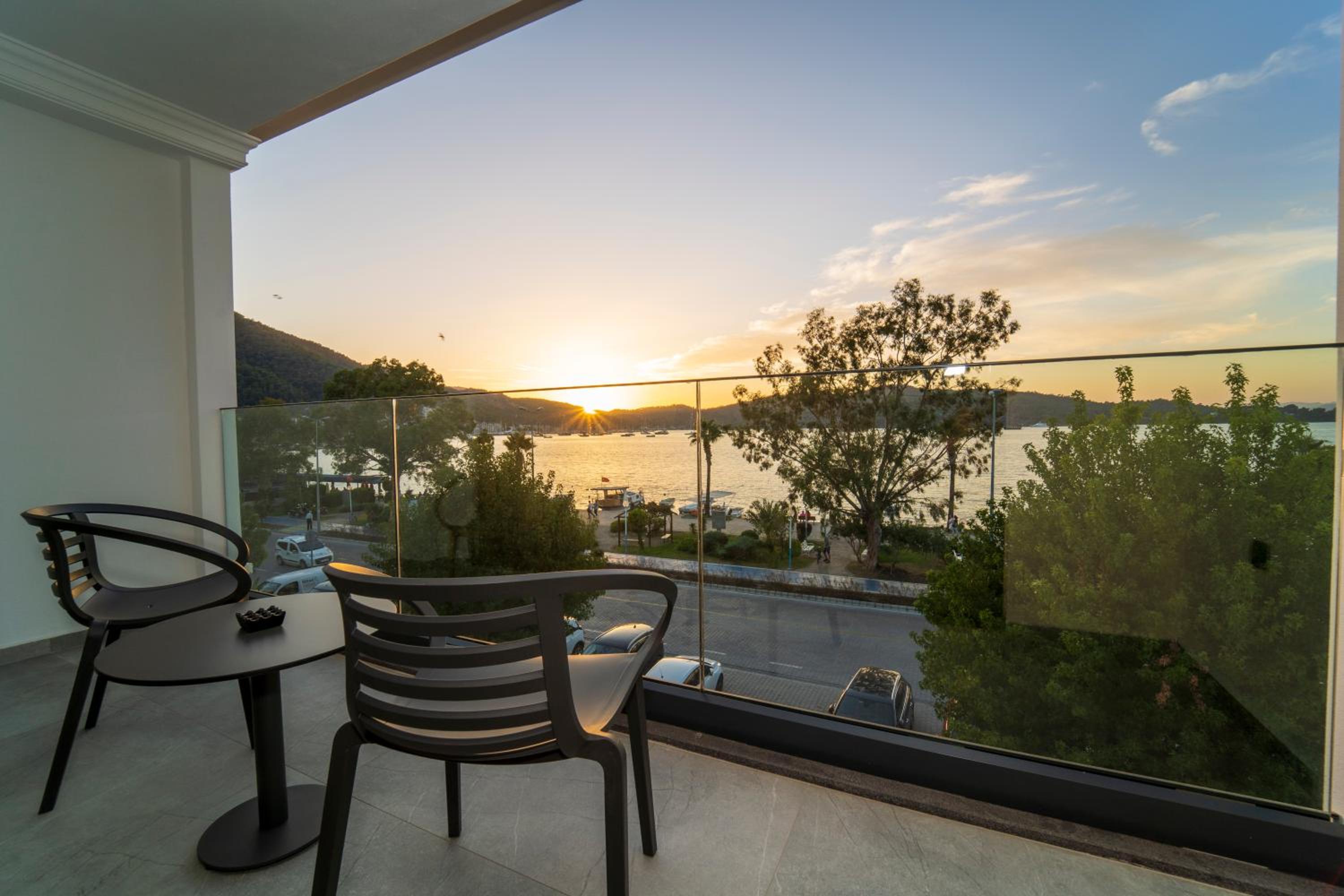 Suite with Sea View - Photo 12