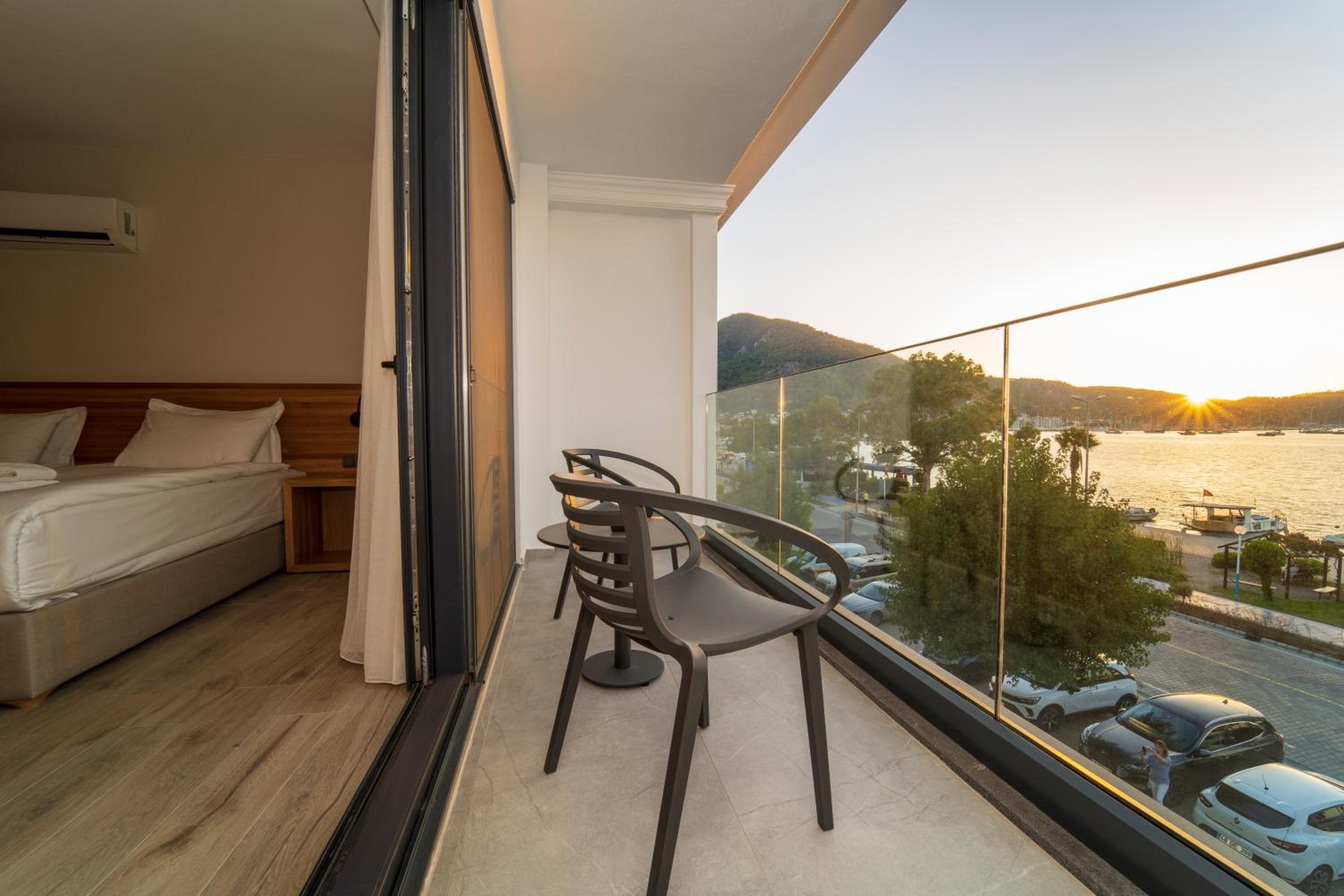 Suite with Sea View - Photo 13