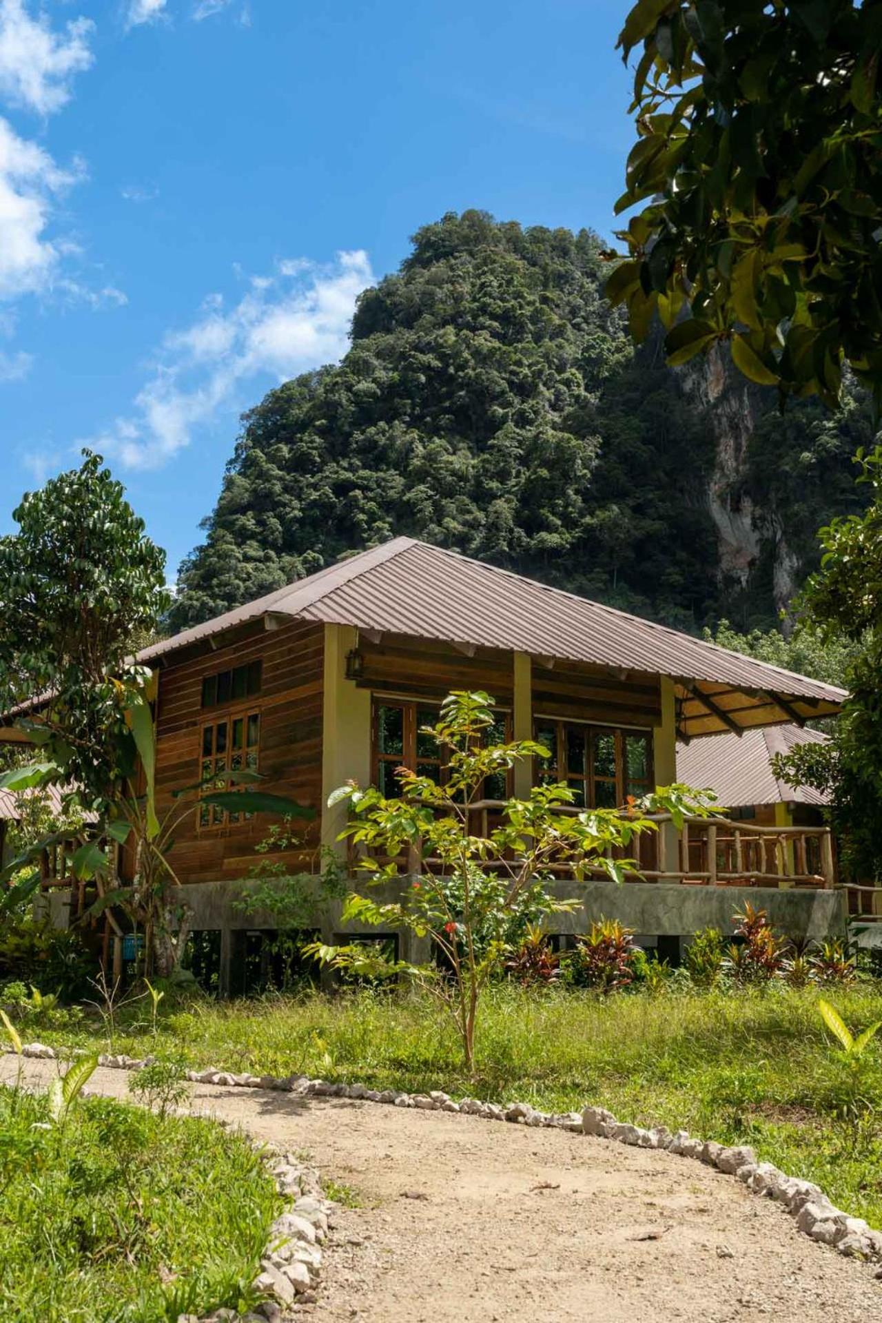 Bungalow with Garden View photo 2