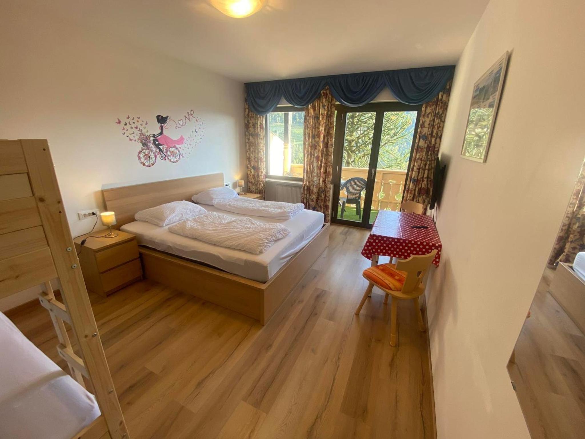 Double Room with Balcony - Photo 5