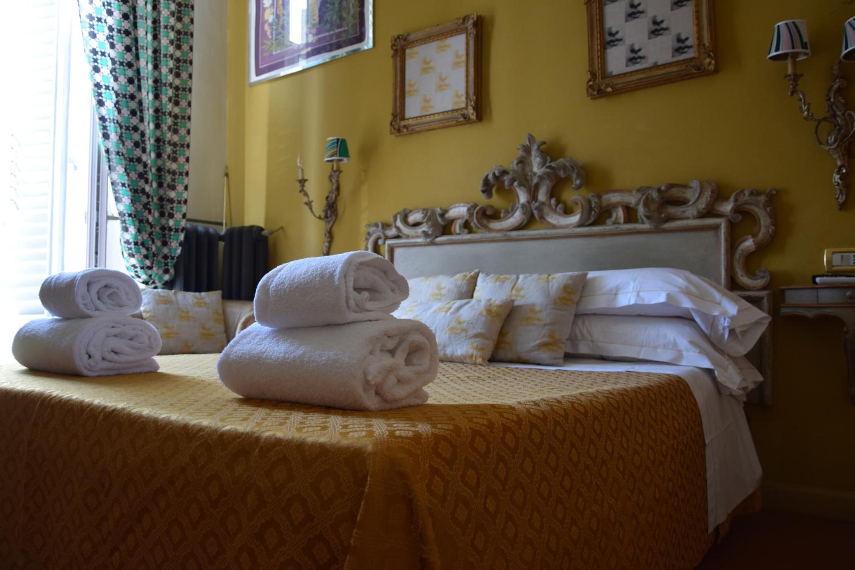 Luxury Double or Twin Room with Balcony and River View photo 1