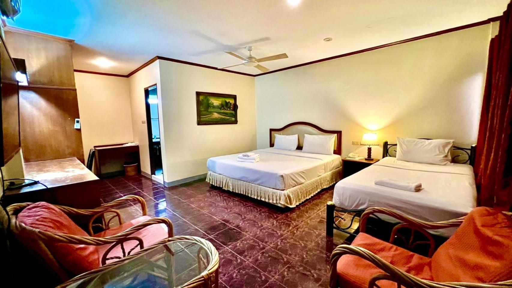 Deluxe Double Room (2 Adults + 1 Child)