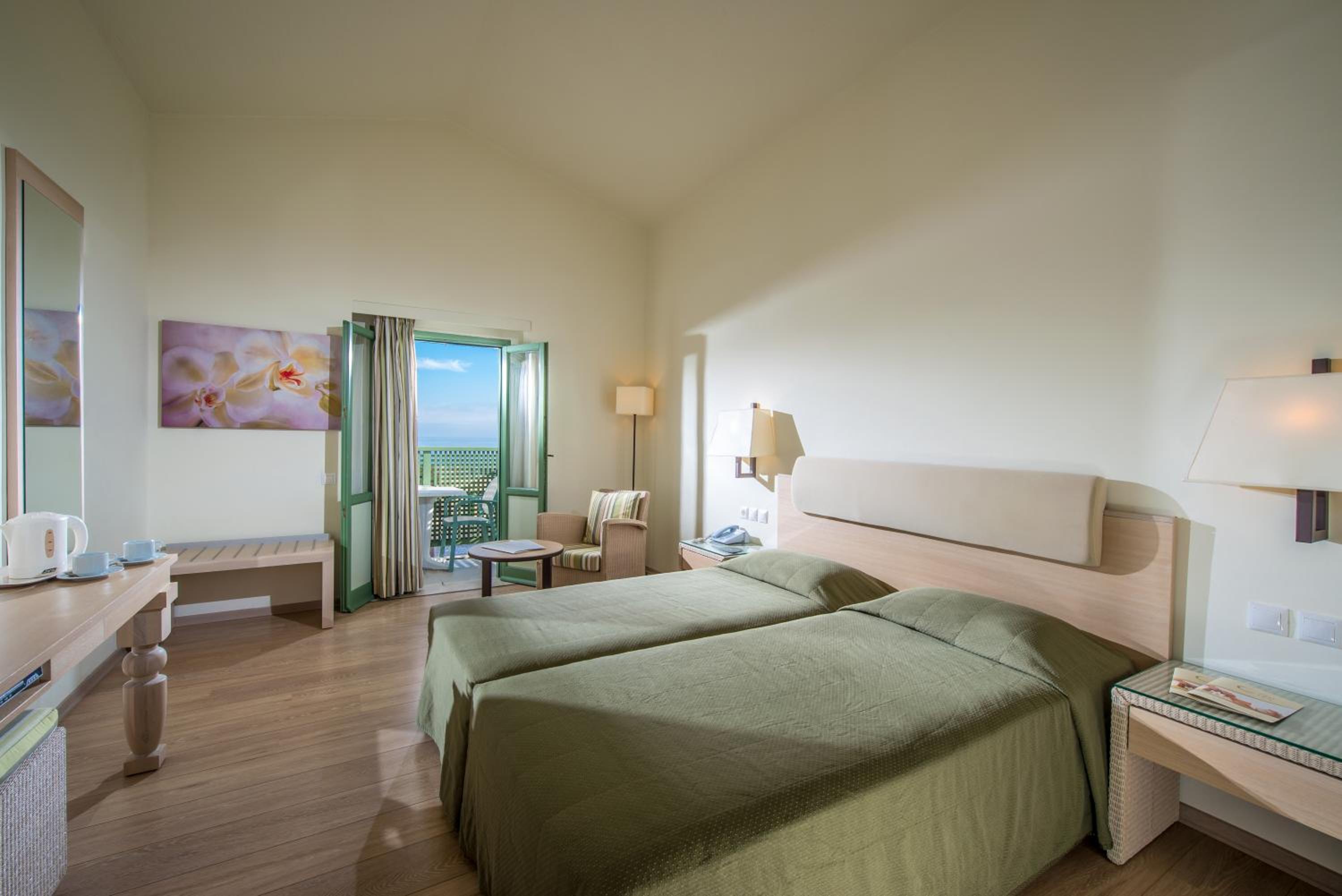 Double or Twin Room with Garden View - Photo 1