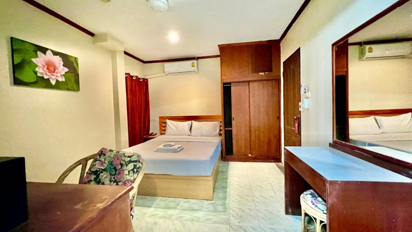 Deluxe Queen Room