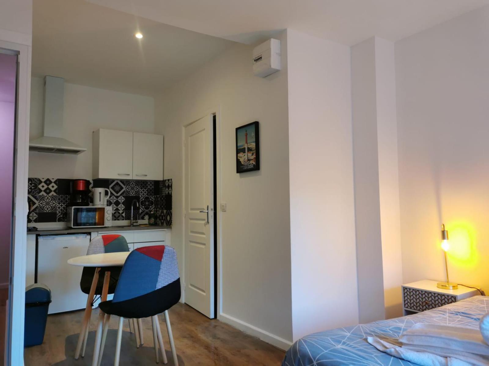 Budget Double Room - Photo 3