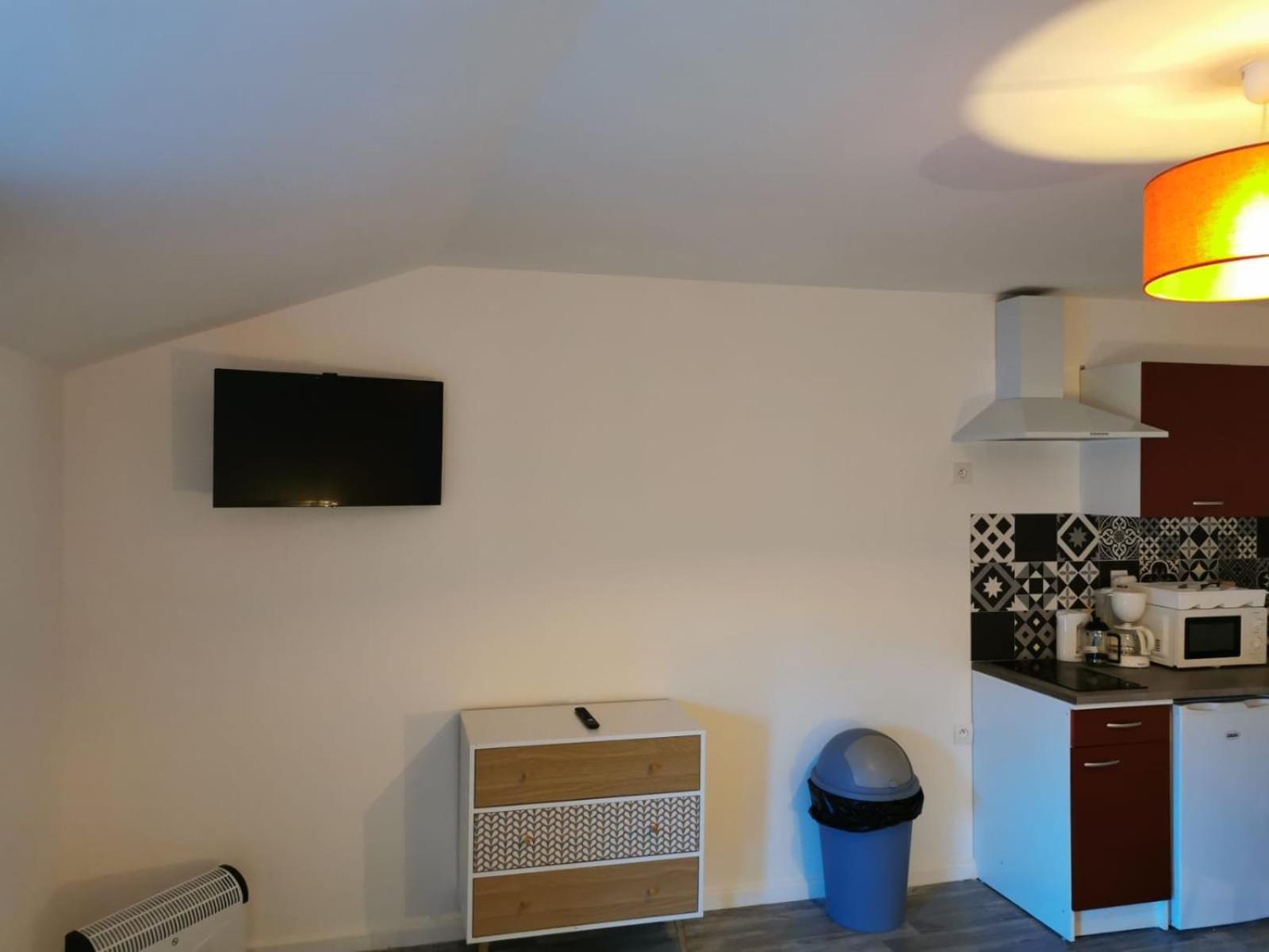 Budget Double Room - Photo 5