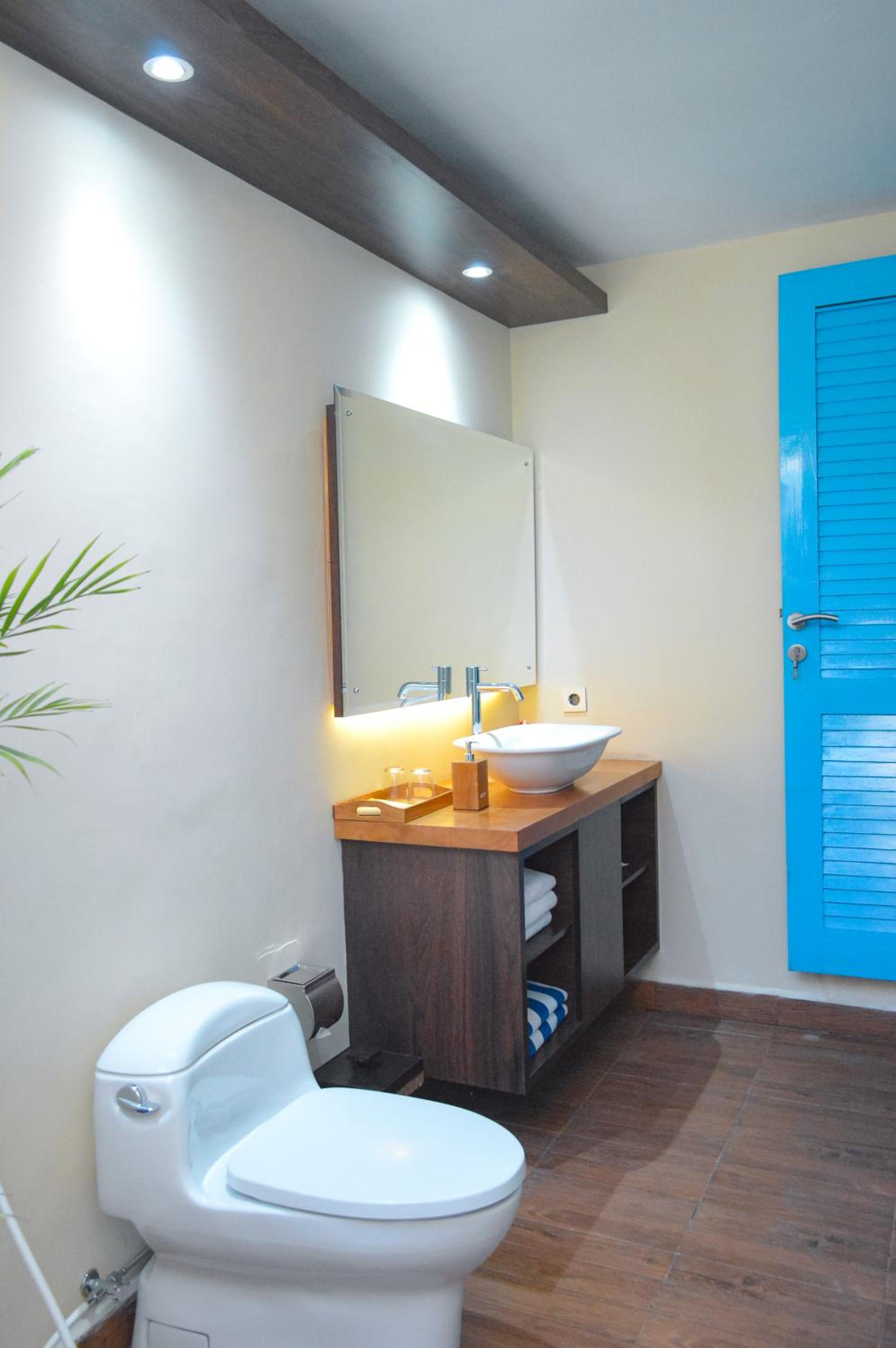 Deluxe Bungalow with Pool View - Photo 12
