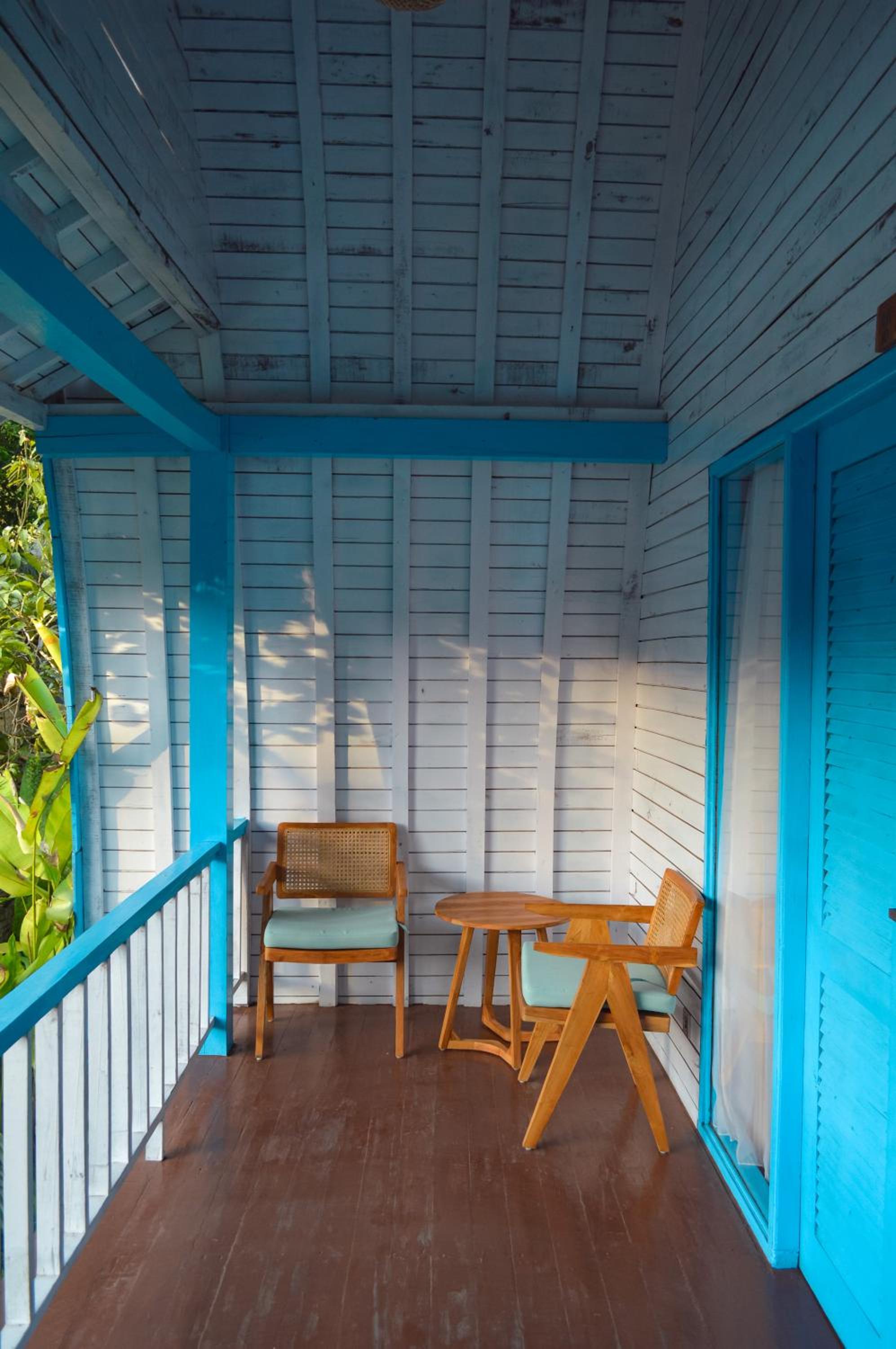 Deluxe Bungalow with Pool View - Photo 11