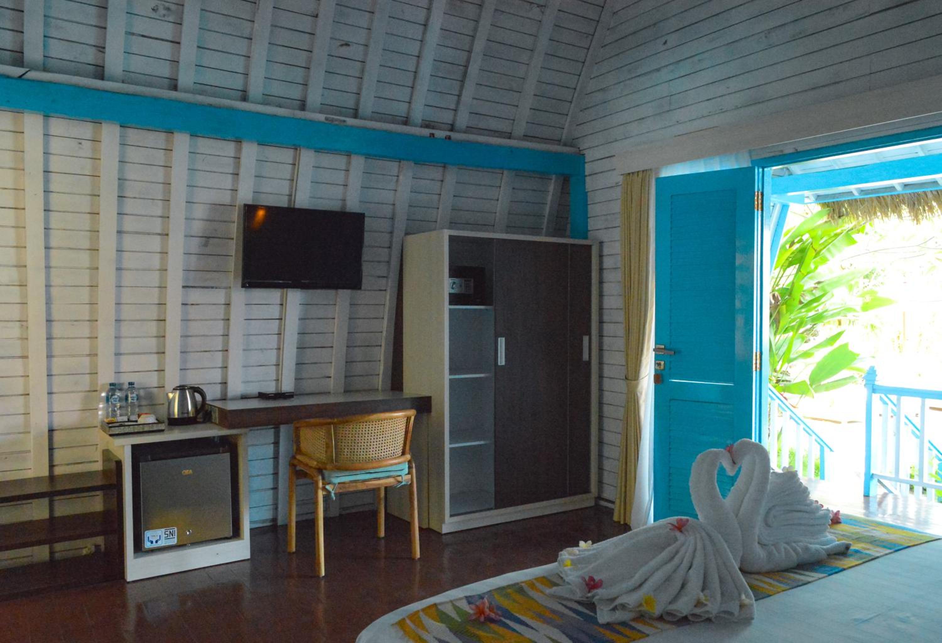 Deluxe Bungalow with Pool View - Photo 8