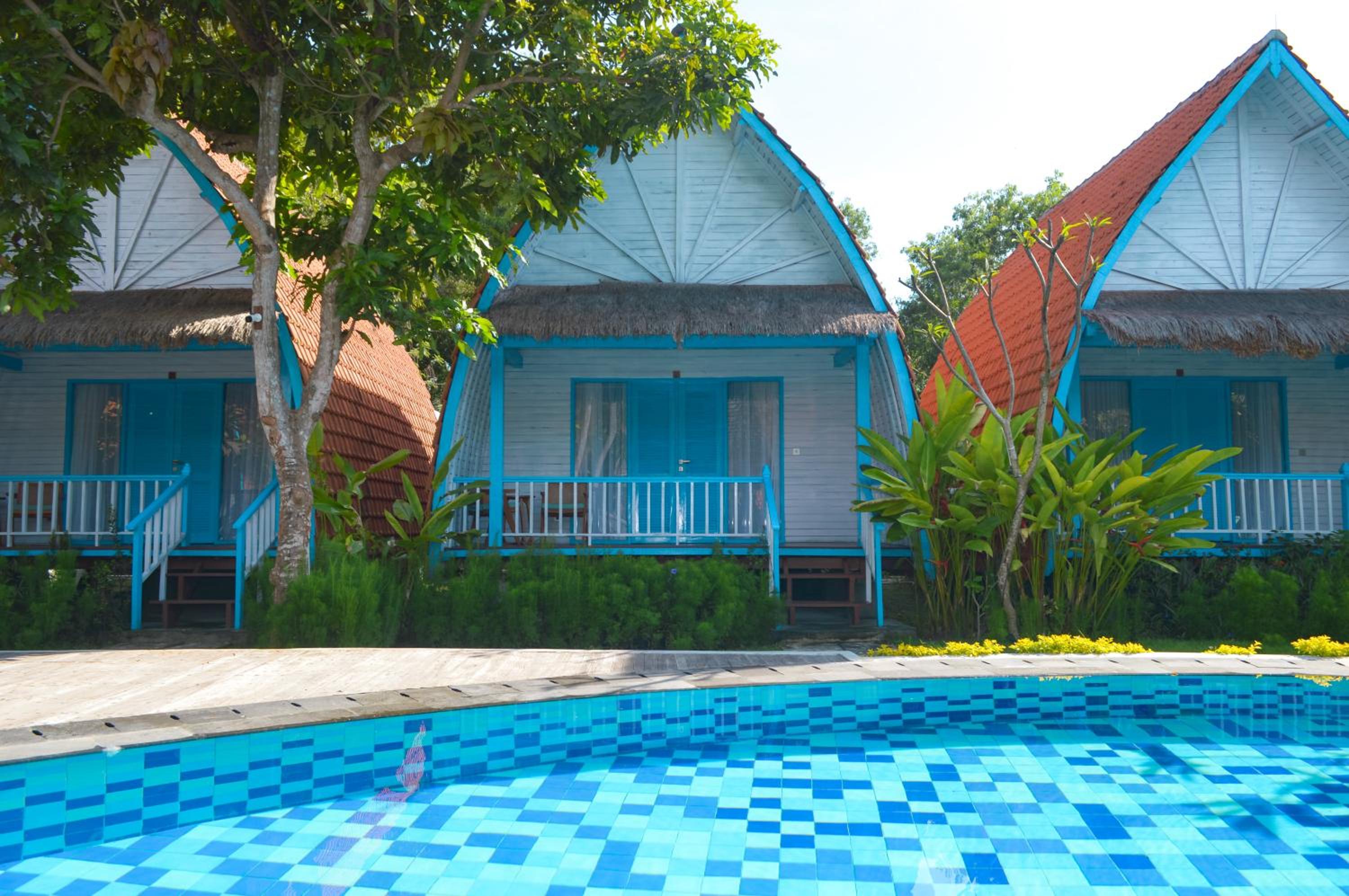 Deluxe Bungalow with Pool View - Photo 14