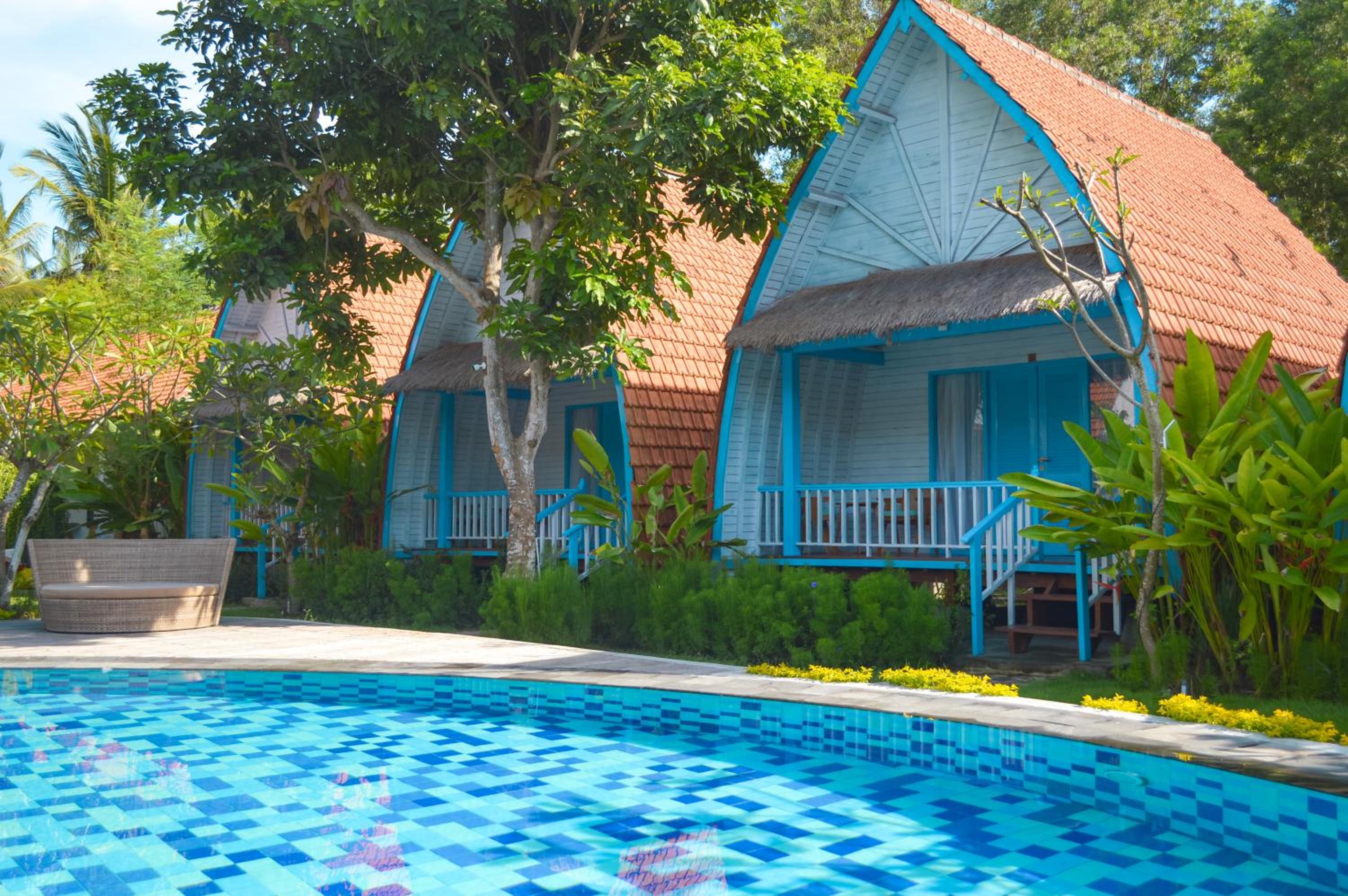 Deluxe Bungalow with Pool View - Photo 7
