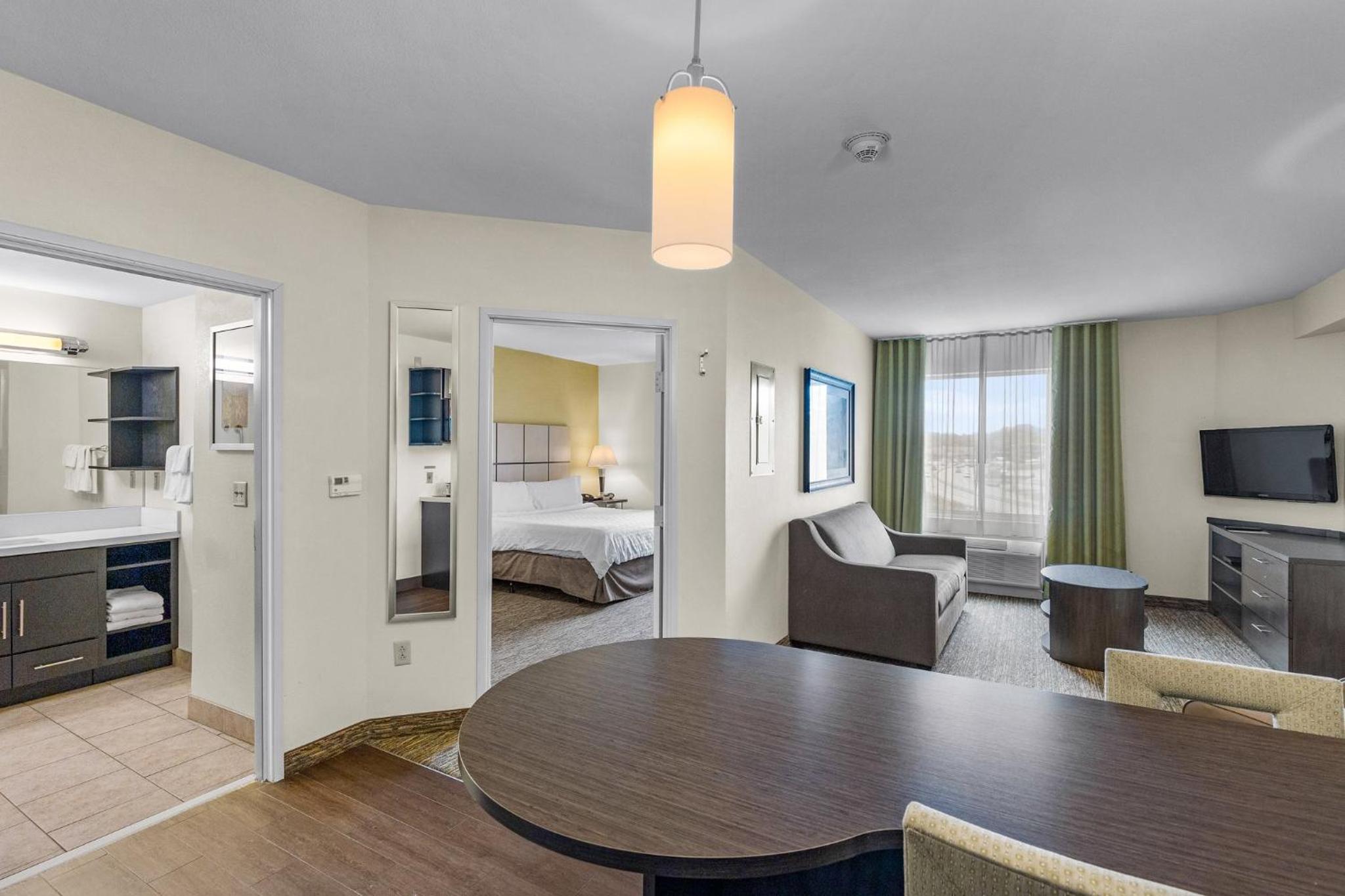 One-Bedroom King Suite with Sofa Bed photo 2
