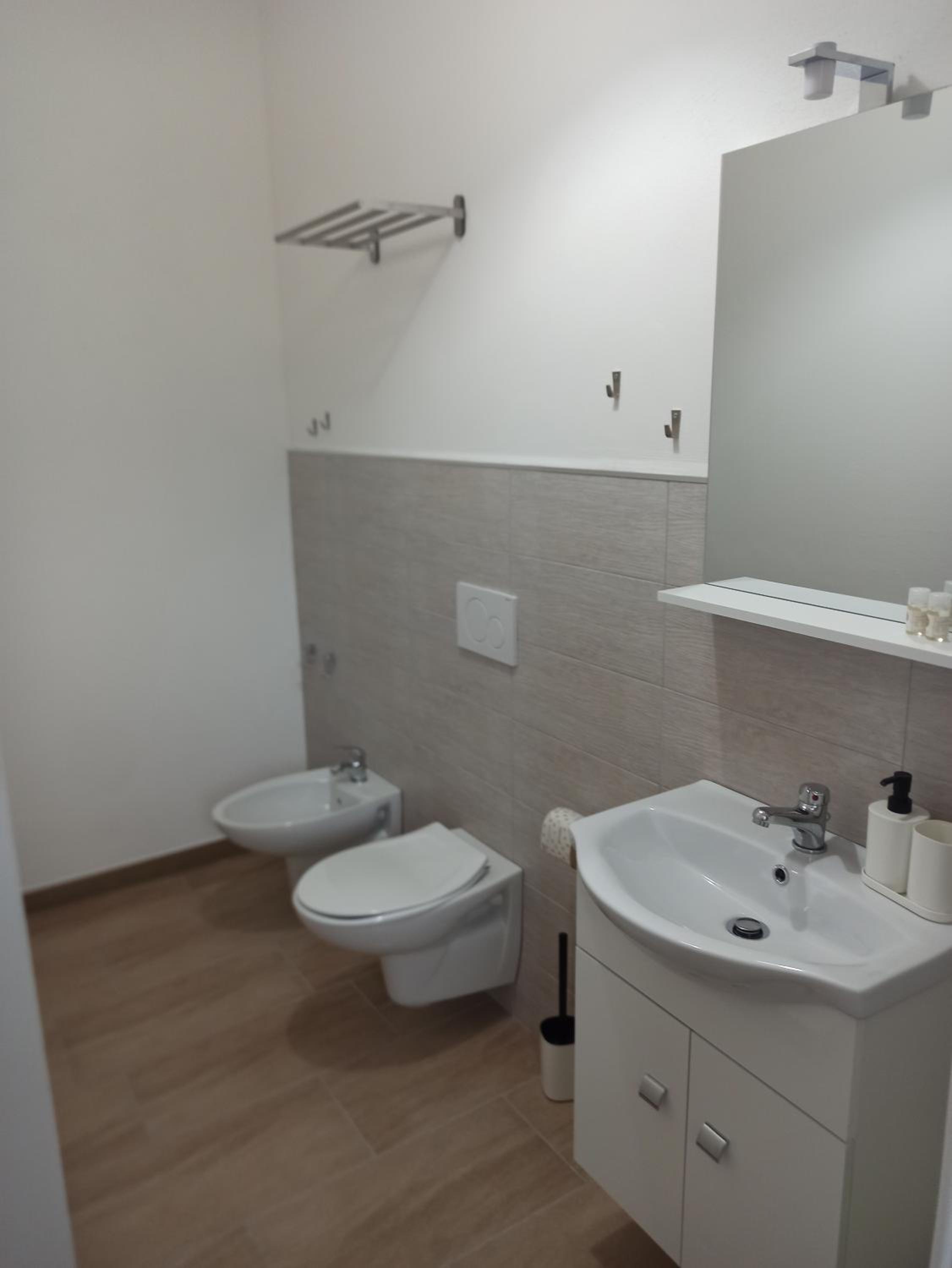 Double or Twin Room with Balcony - Photo 5