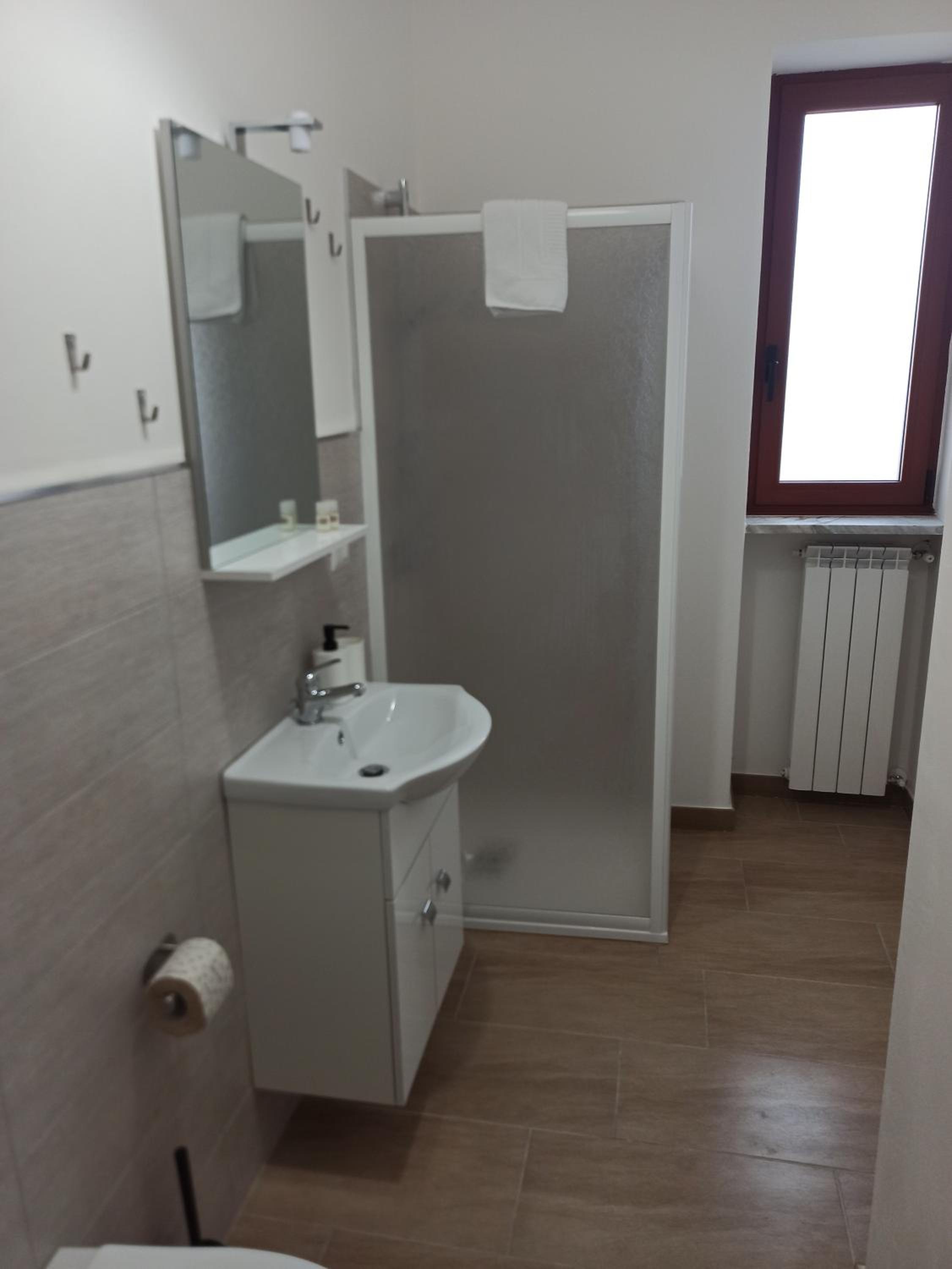 Double or Twin Room with Balcony - Photo 4