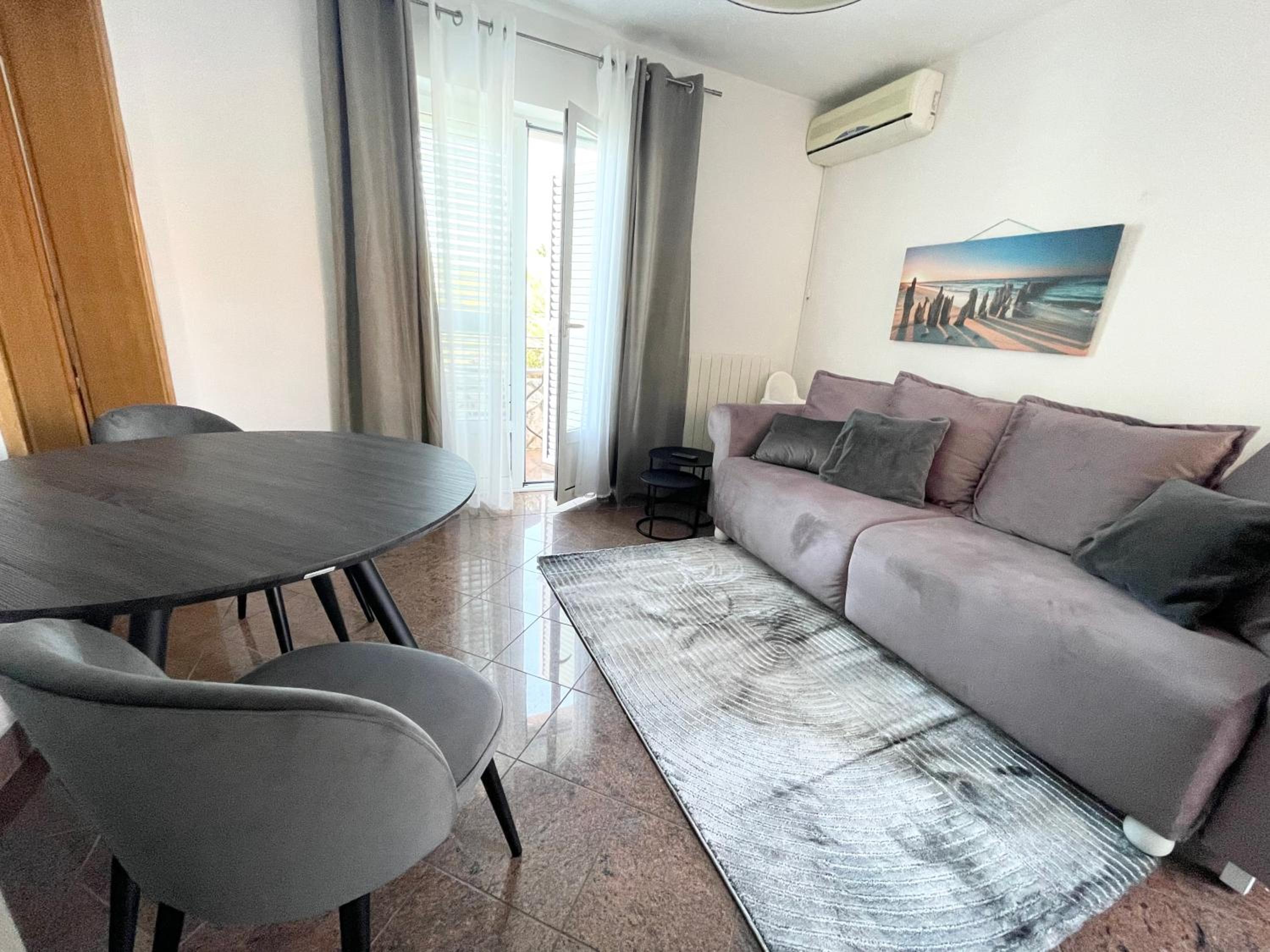 One-Bedroom Apartment with Sea View - Photo 1