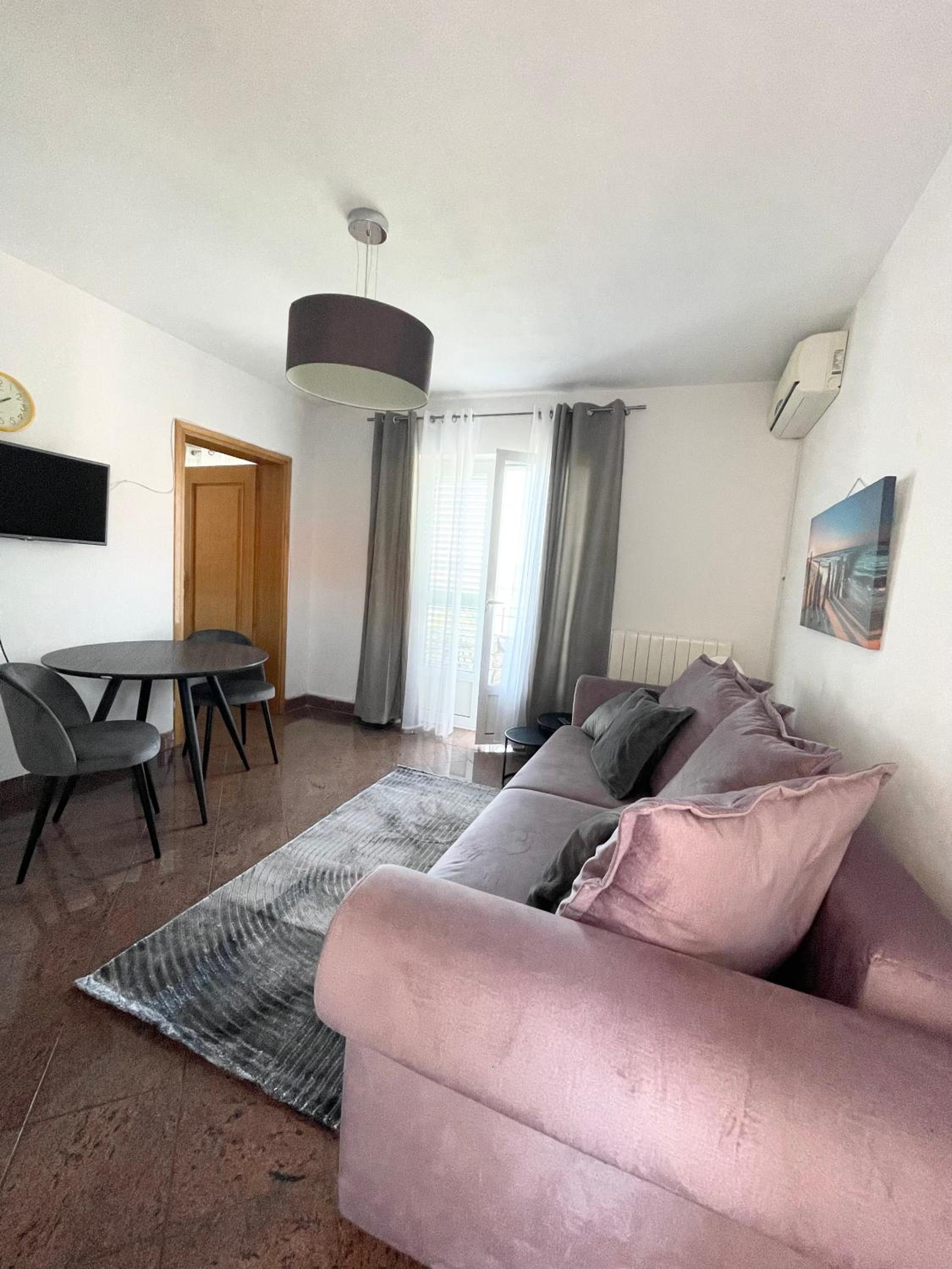 One-Bedroom Apartment with Sea View - Photo 15