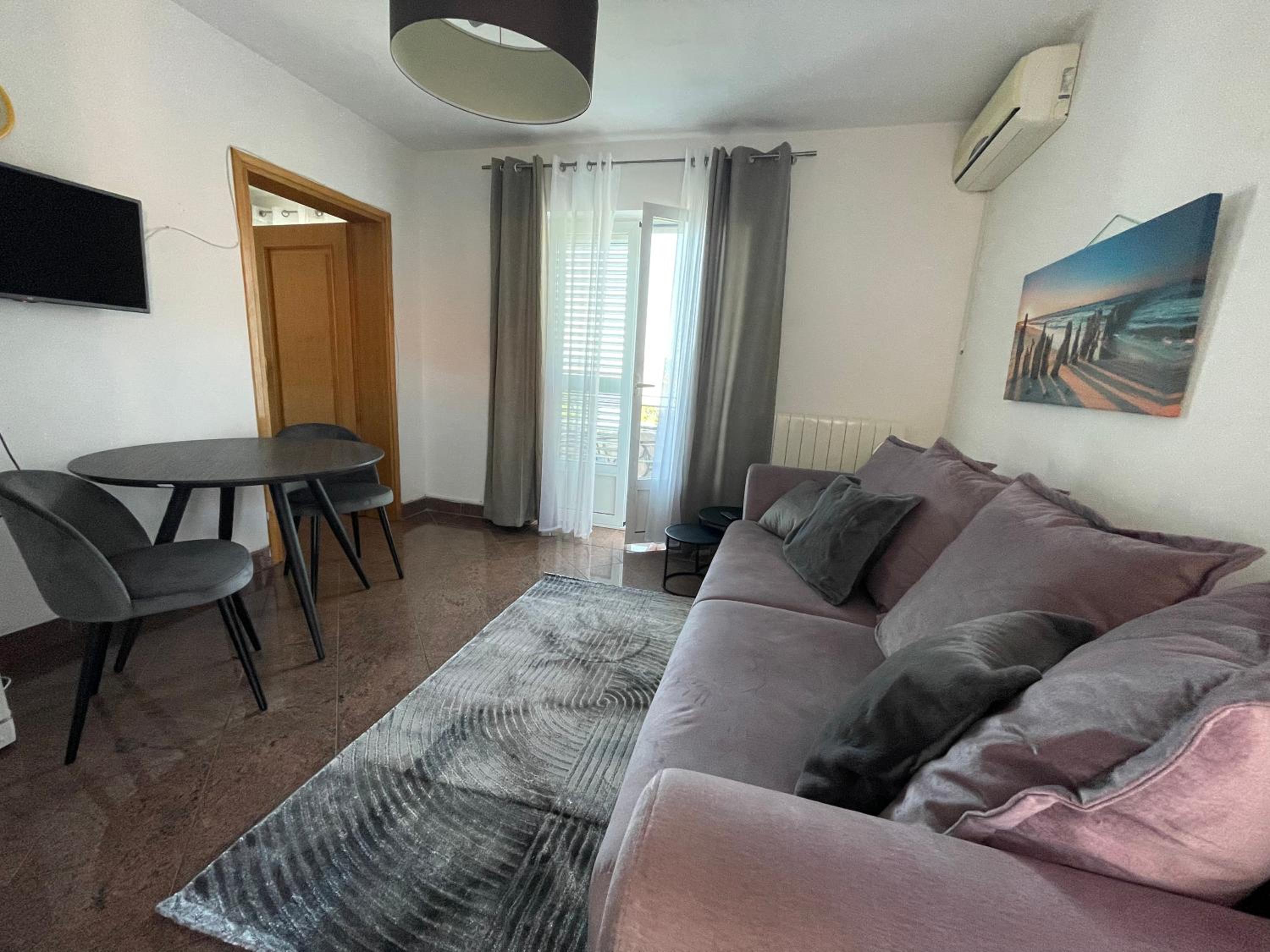 One-Bedroom Apartment with Sea View - Photo 4