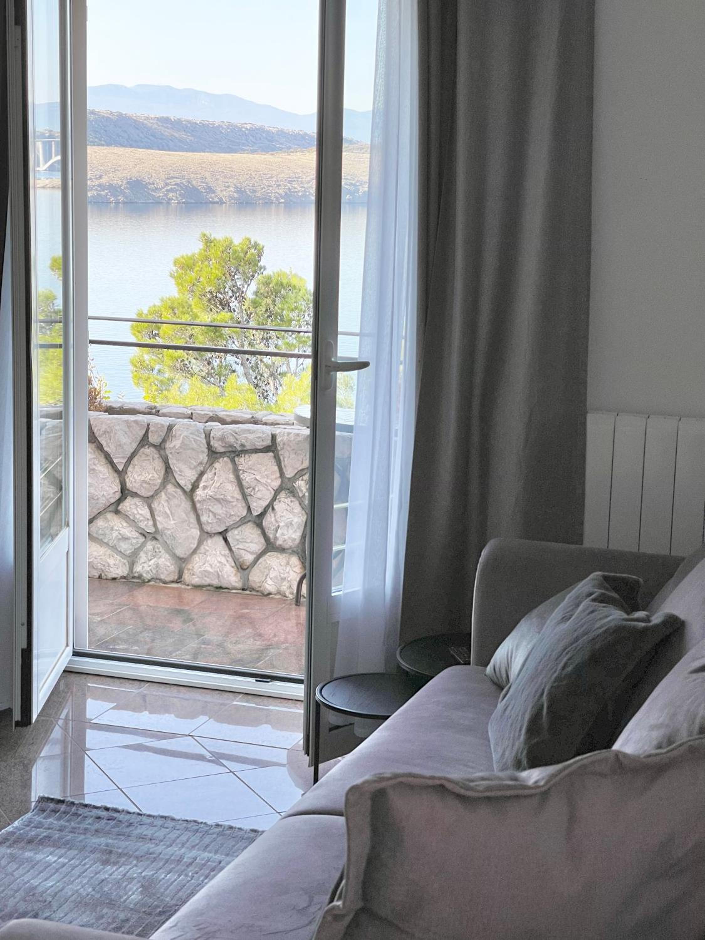 One-Bedroom Apartment with Sea View - Photo 7