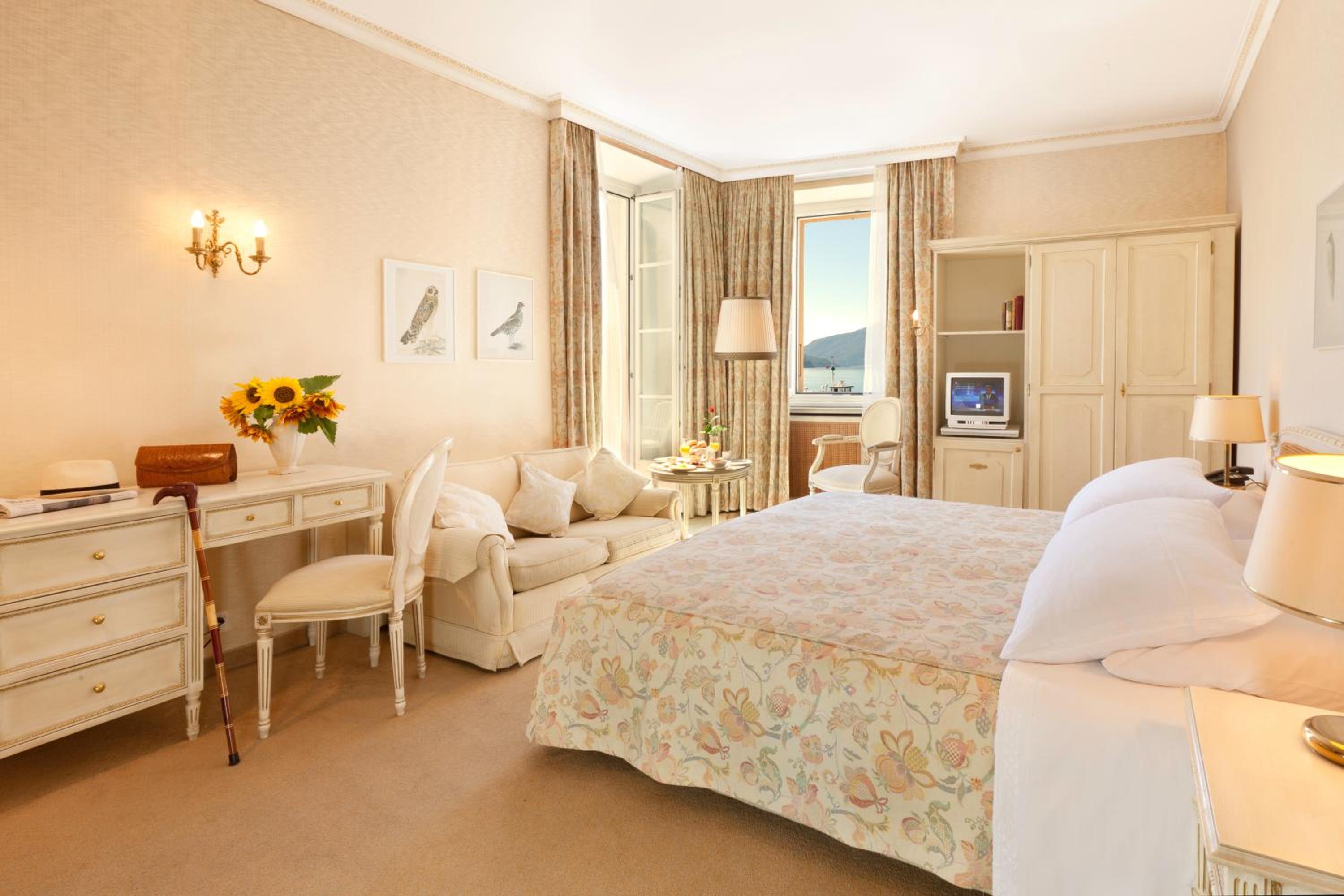 Double Room with Lake View - Photo 3