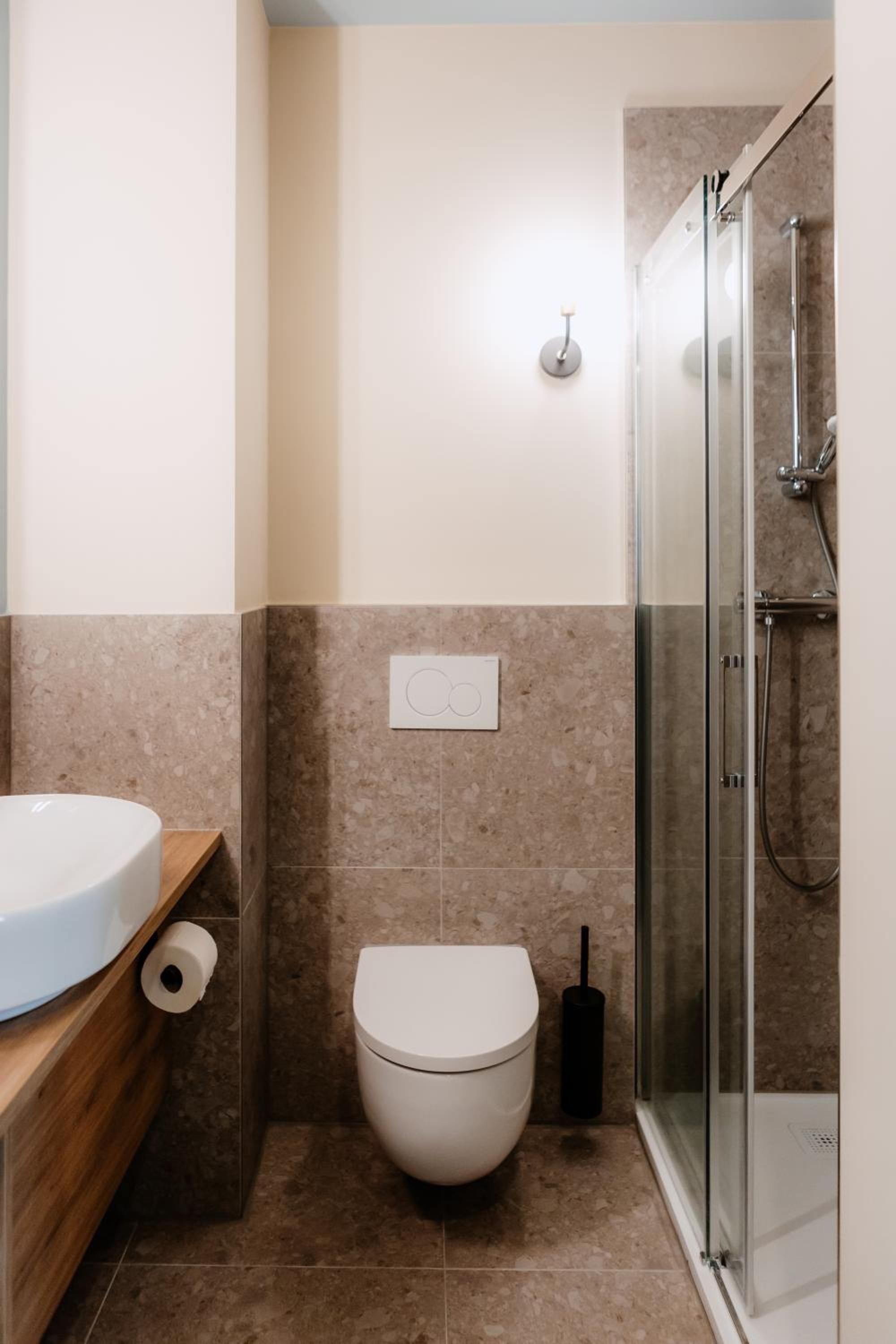 Double Room - Photo 7