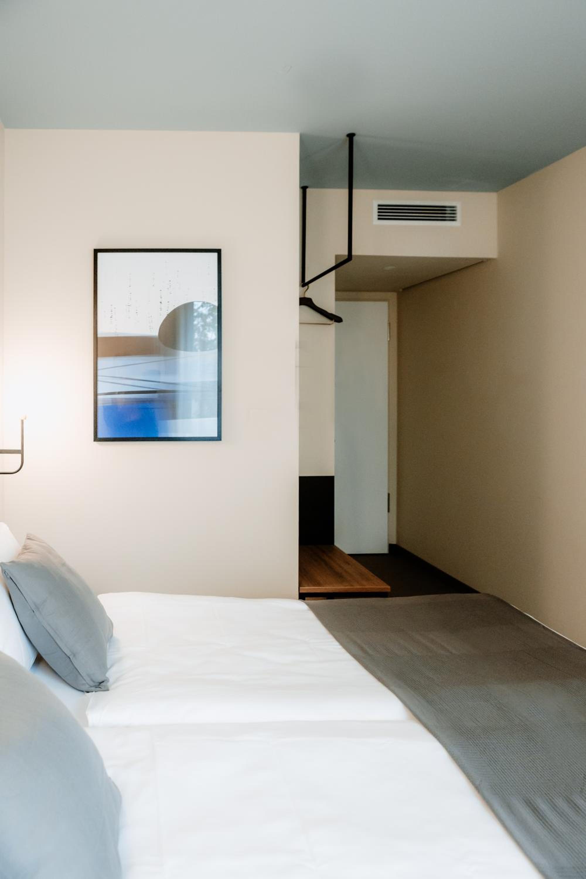 Twin Room - Photo 2