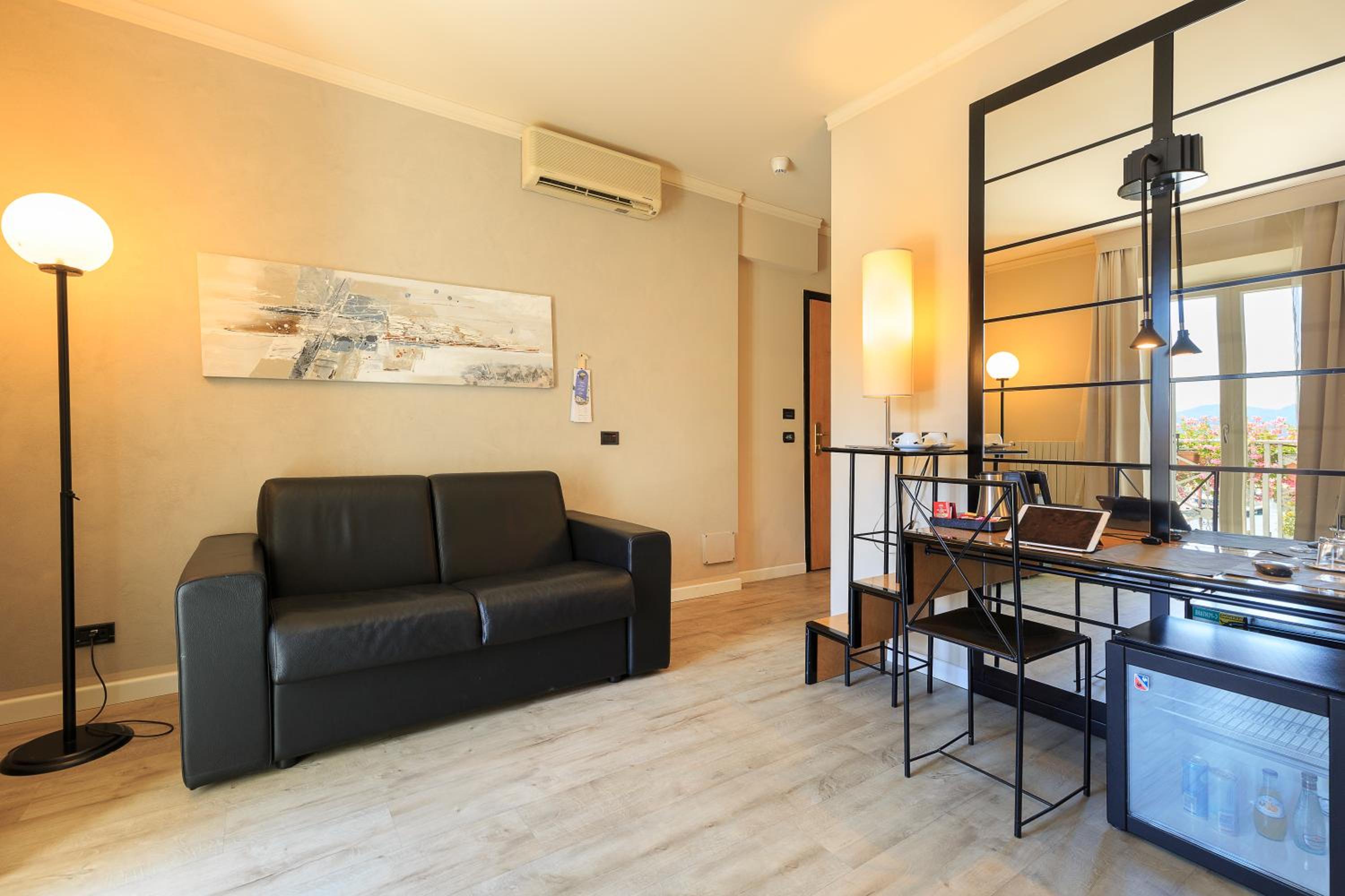 Suite with Lake View - Photo 4