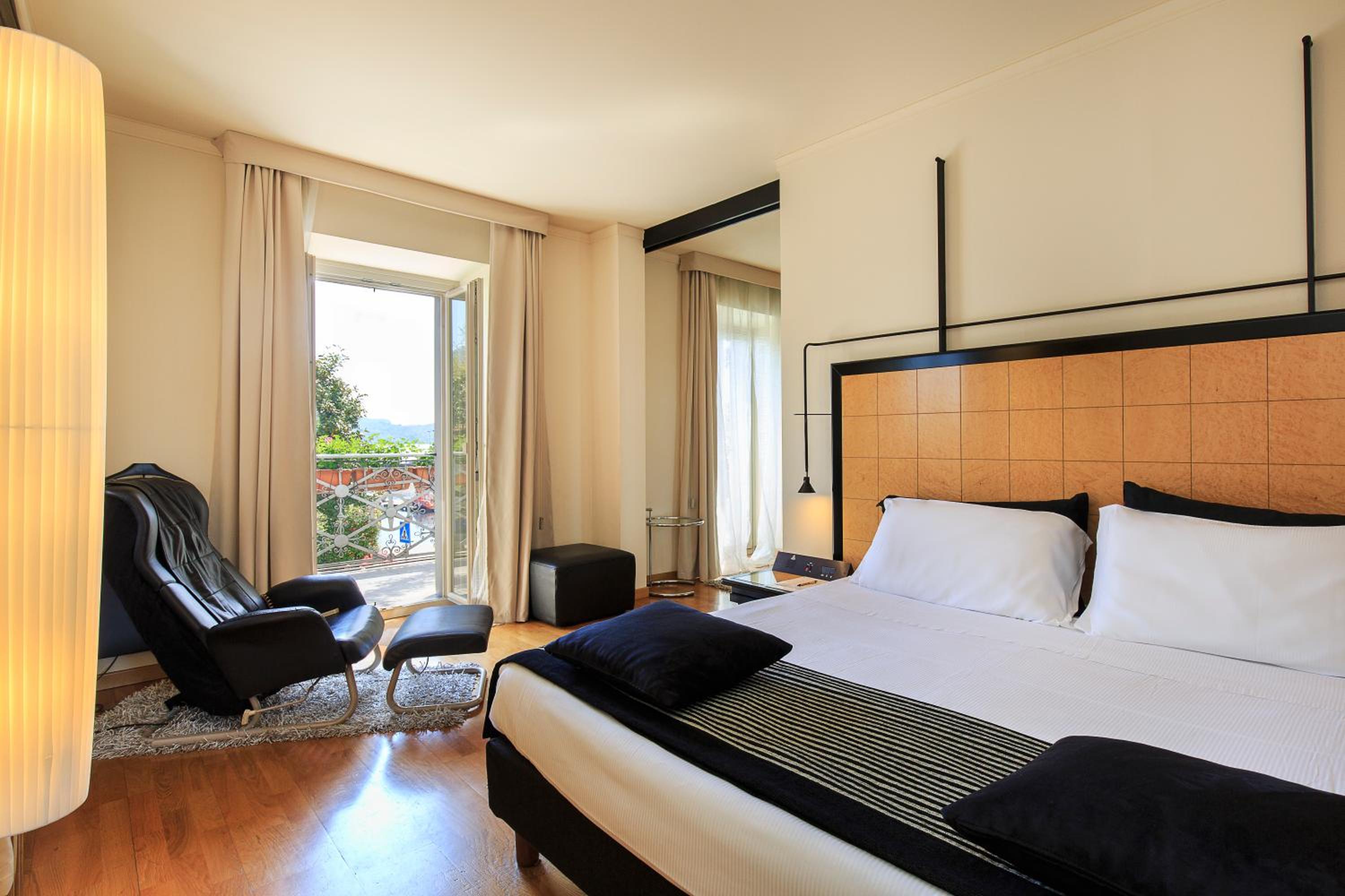 Suite with Lake View - Photo 1