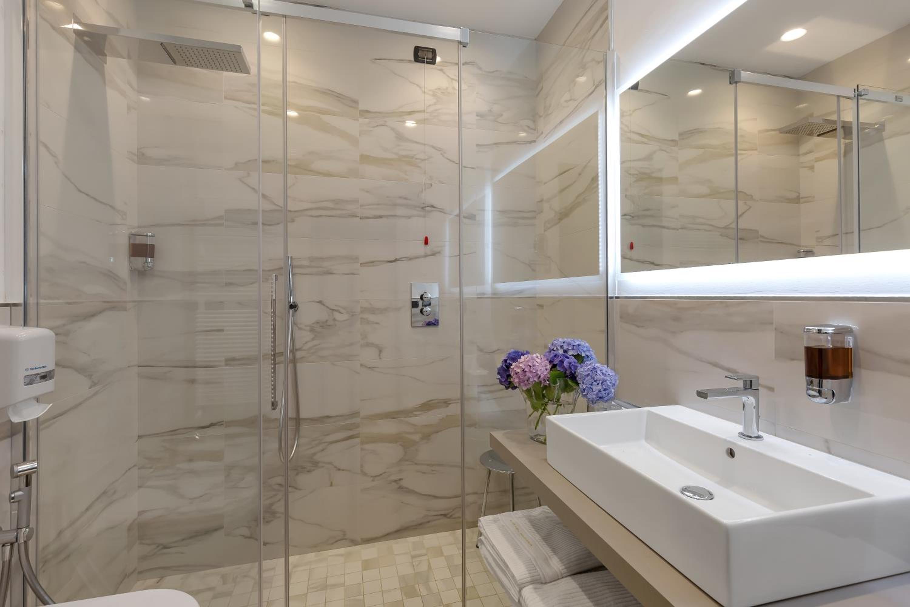 Suite with Lake View - Photo 6