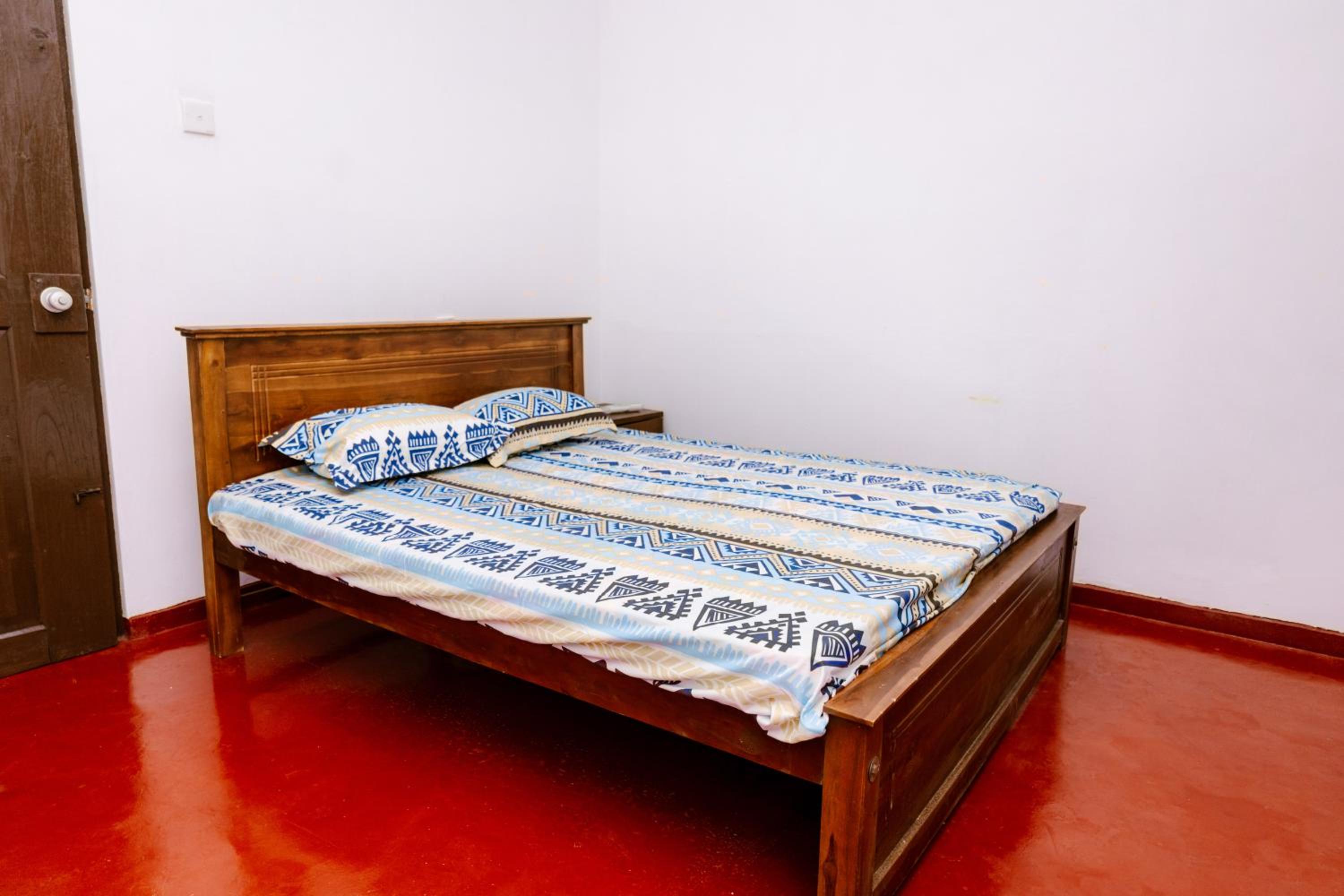 Budget Double Room - Photo 5