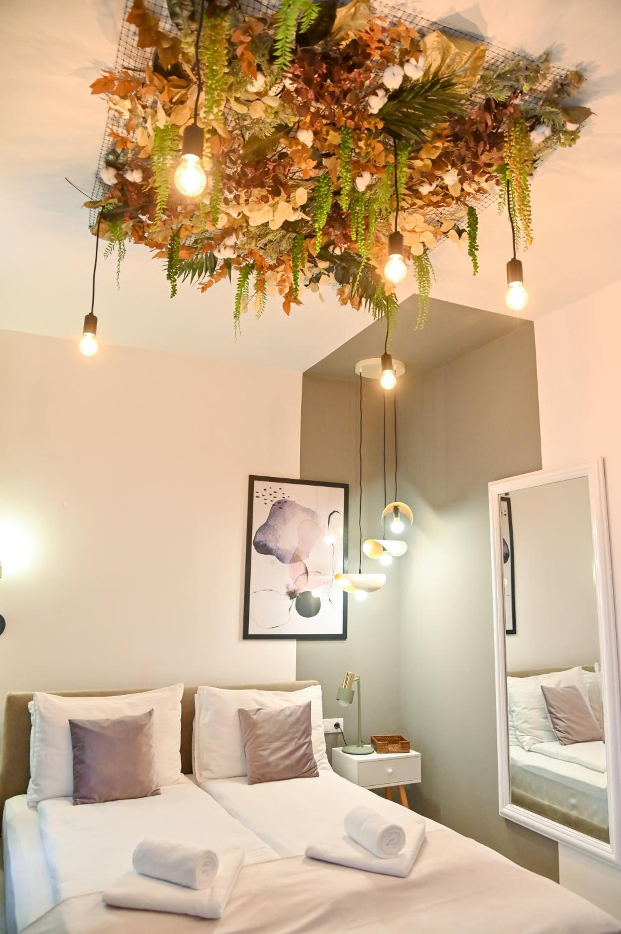 Deluxe Double Room - Photo 11