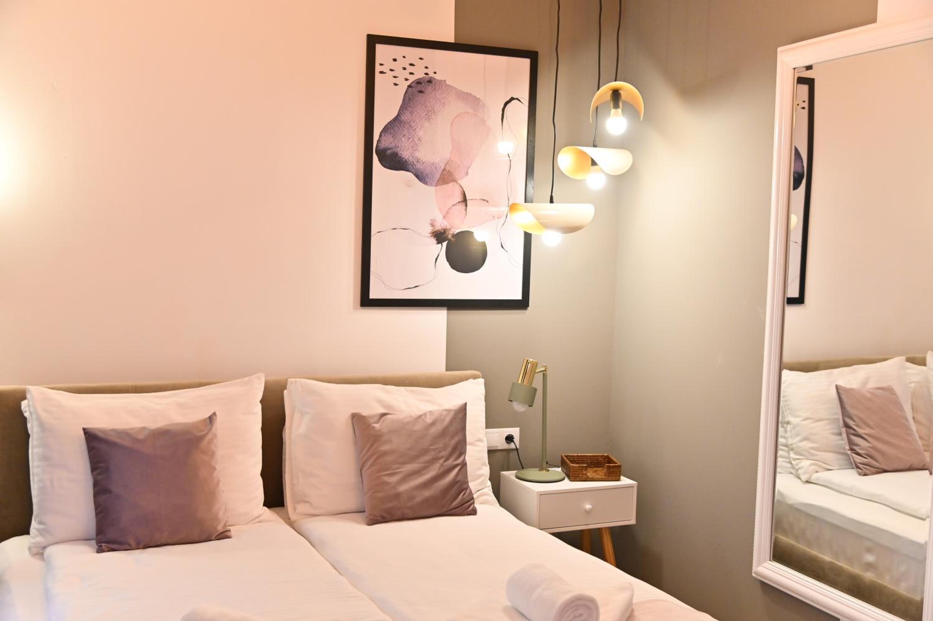 Deluxe Double Room - Photo 12