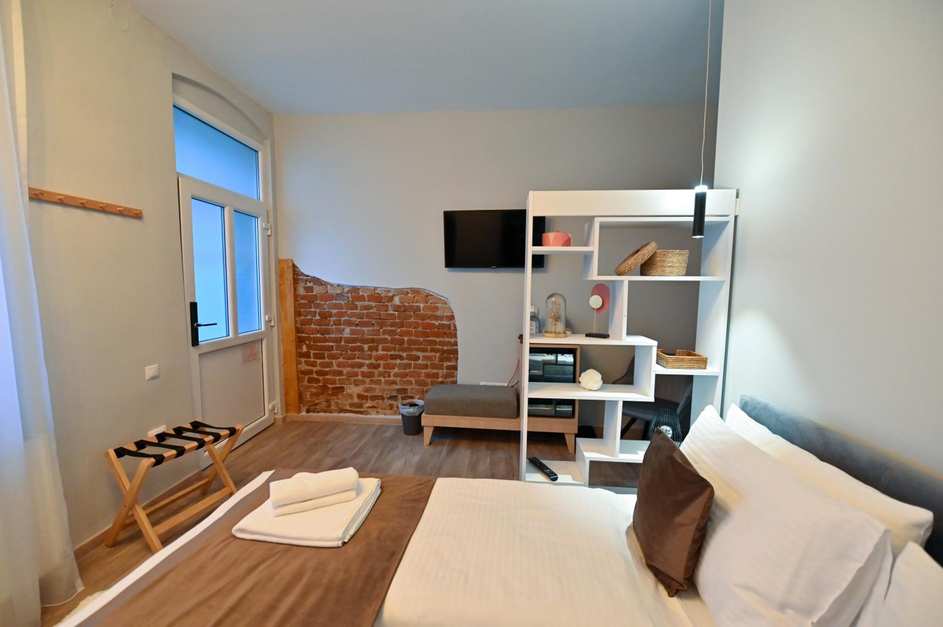 Deluxe Double Room - Photo 7