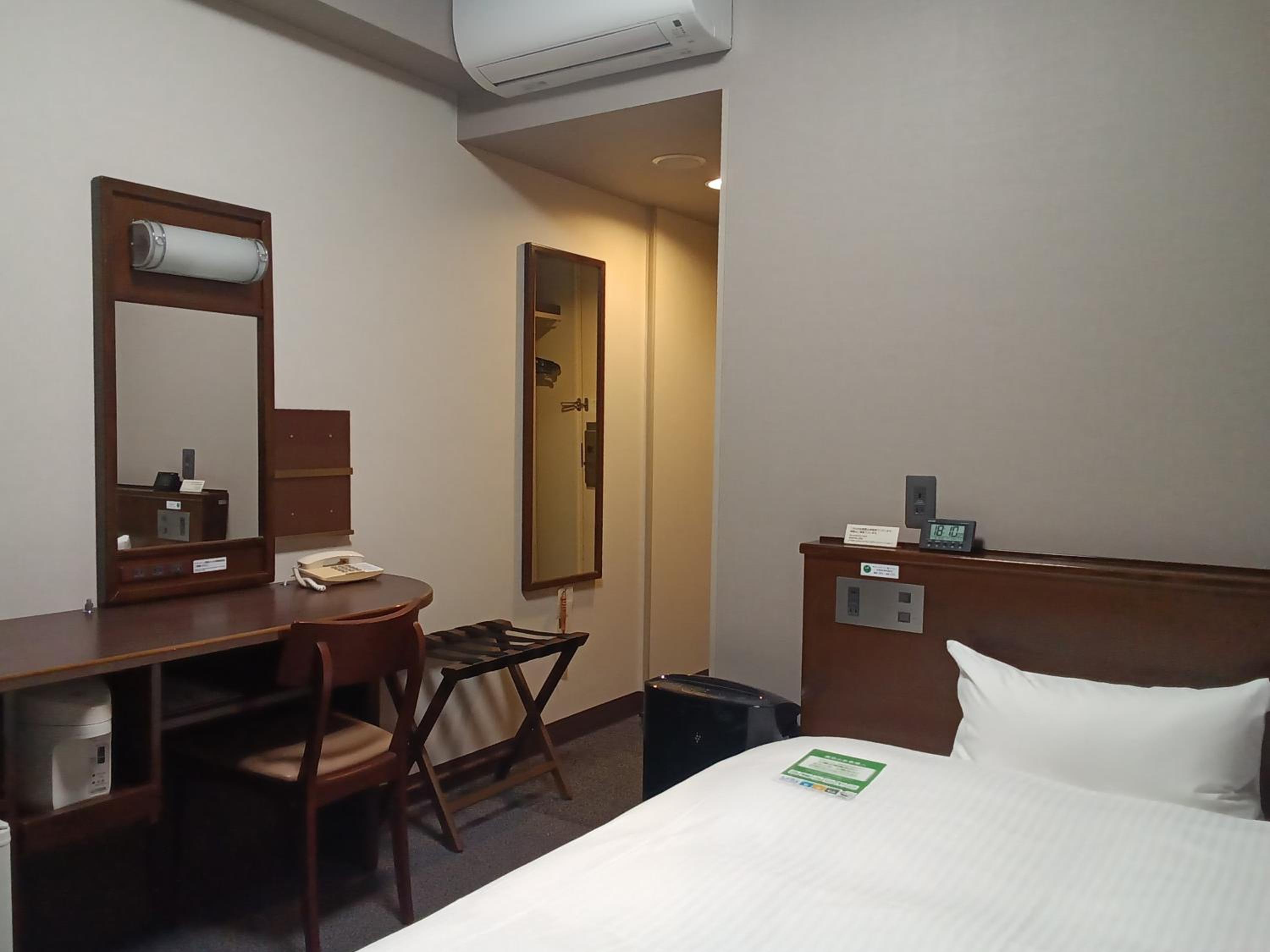 Single Room - Smoking - No Daily Cleaning