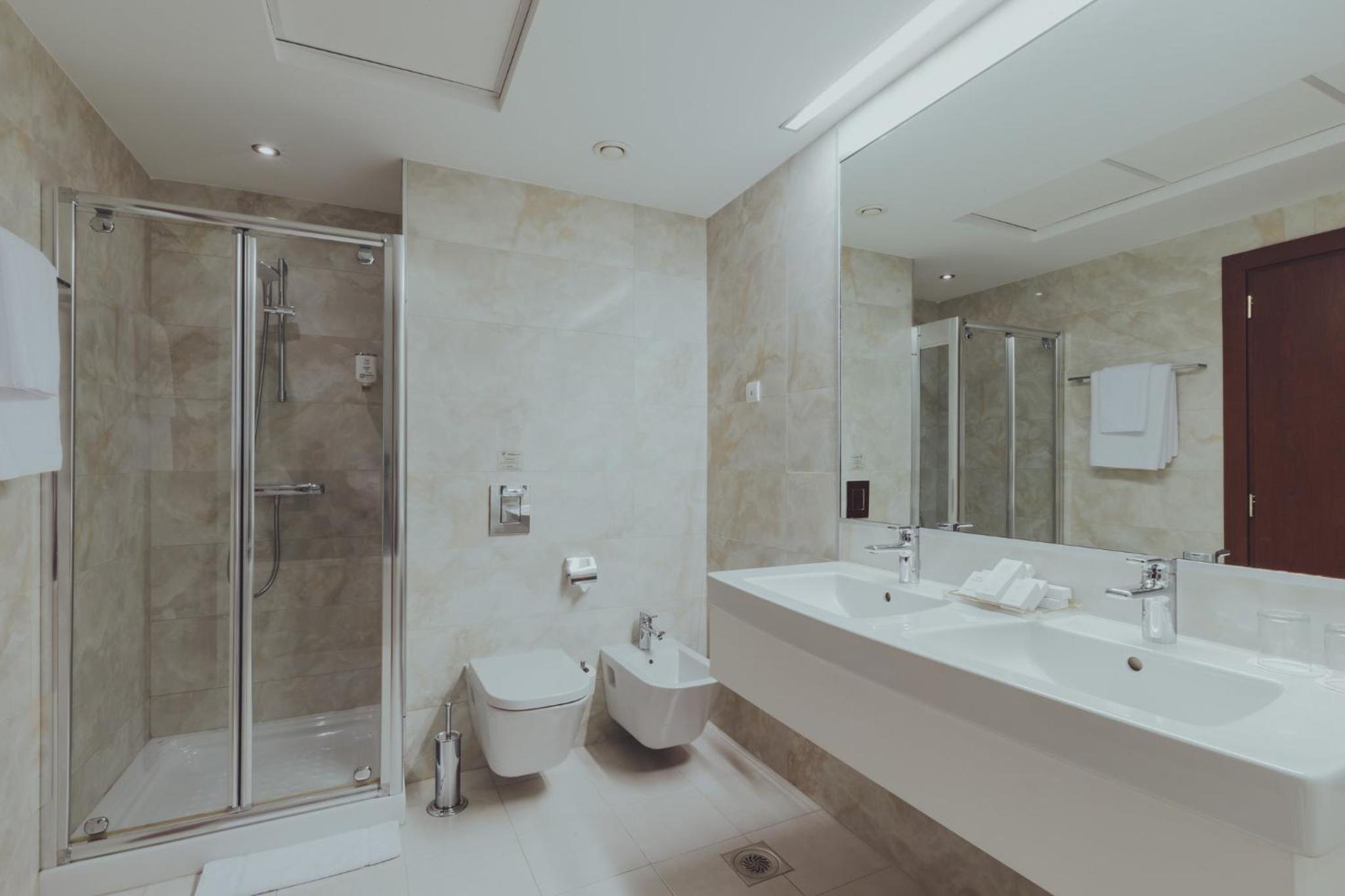 King Suite with Balcony - Photo 2