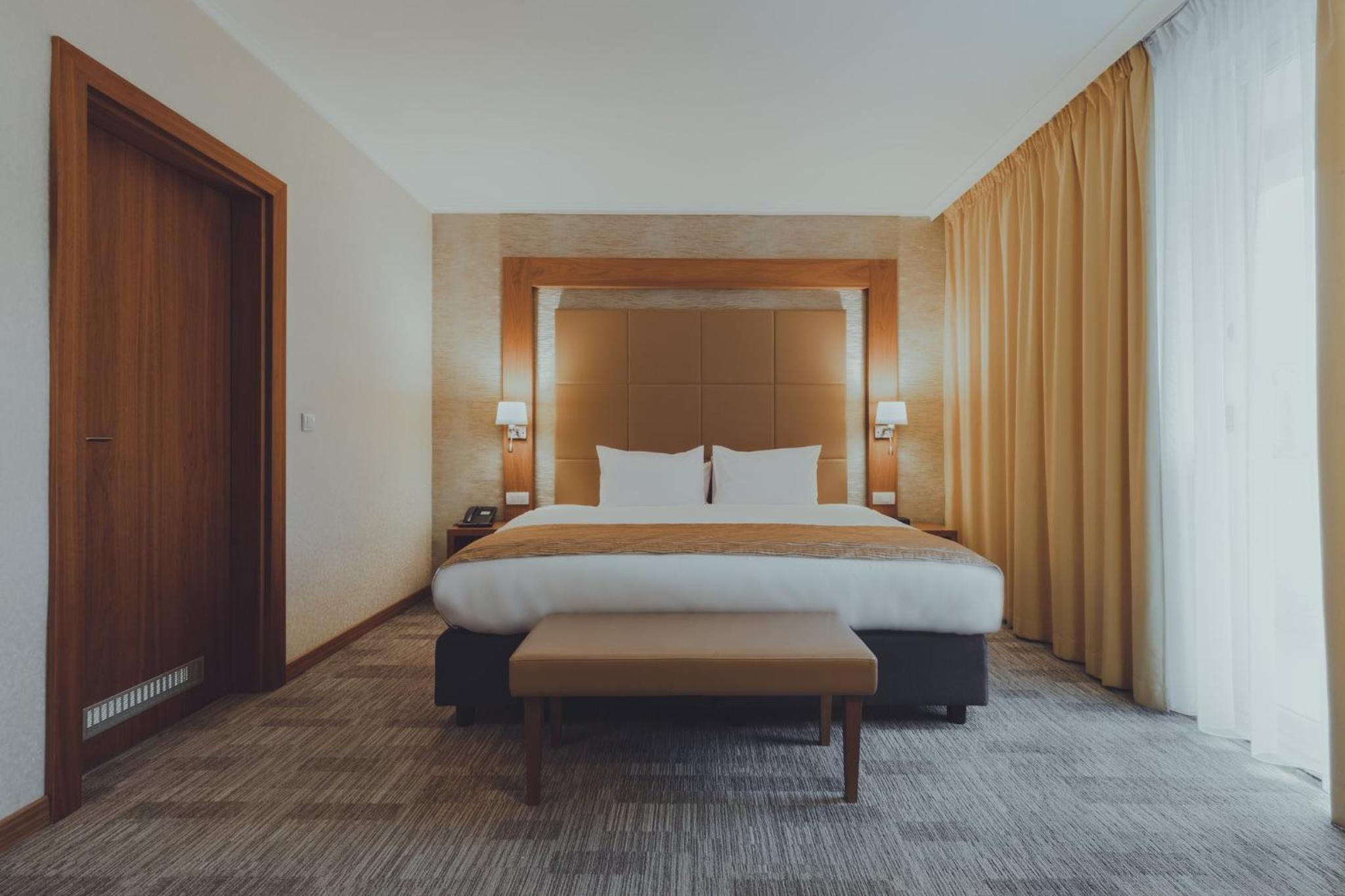 King Suite - Photo 2